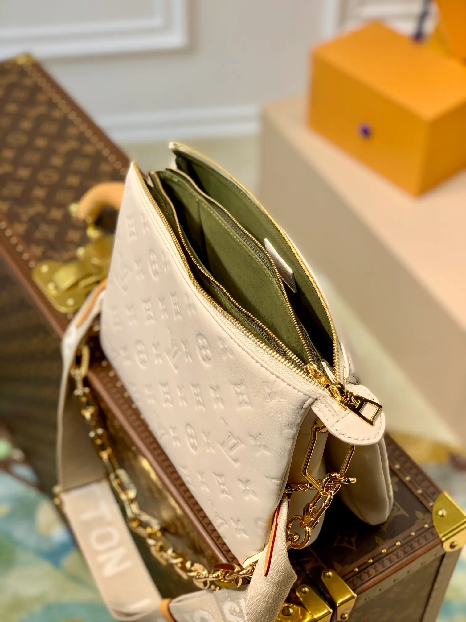 louis-vuitton-coussin-pm-h27-handbags-M57793_4 louis vuitton coussin pm h27 handbags M57793 4