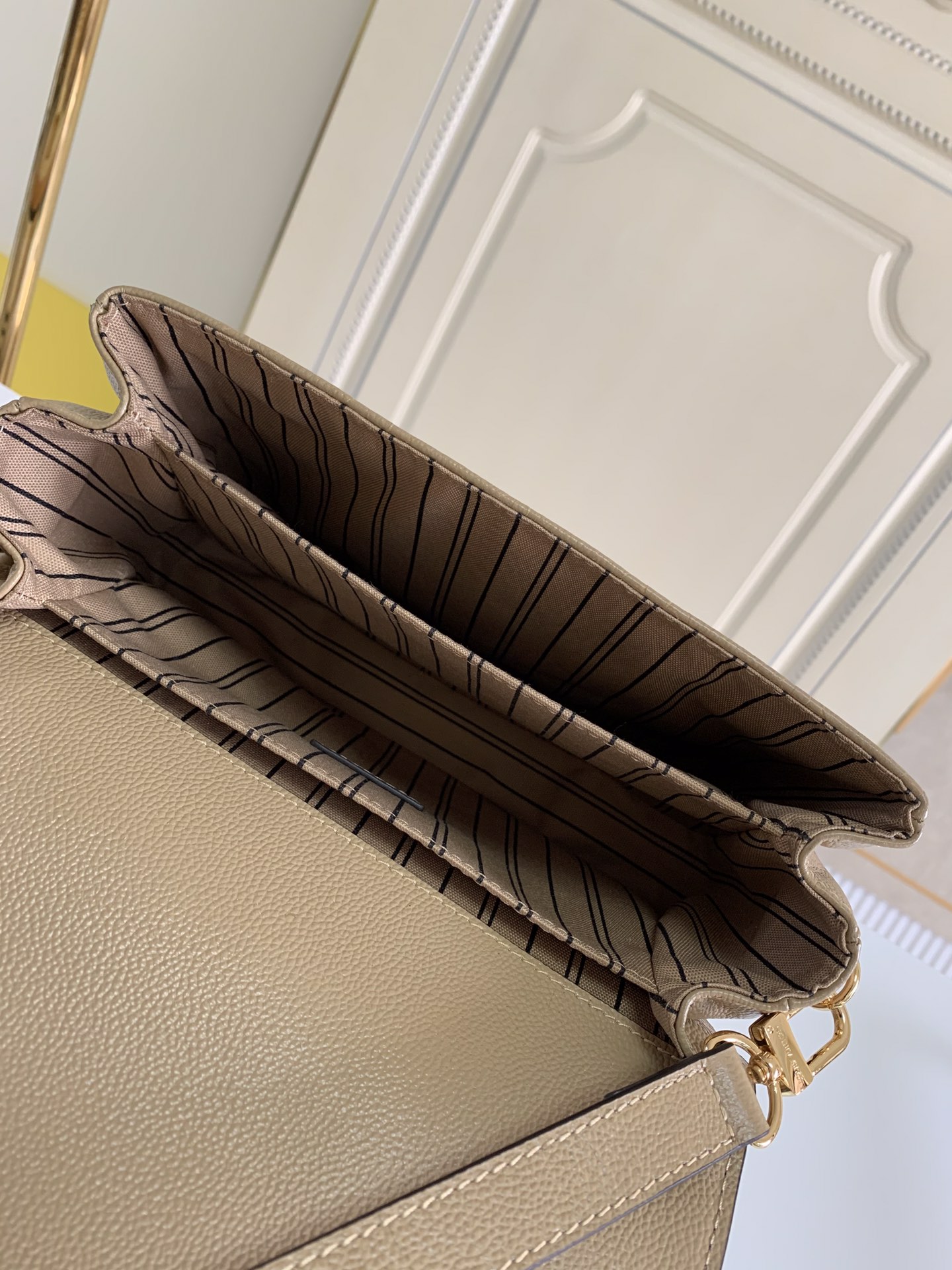 louis-vuitton-pochette-métis-monogram-empreinte-leather-handbags-M44881_9 louis vuitton pochette metis monogram empreinte leather handbags M44881 9