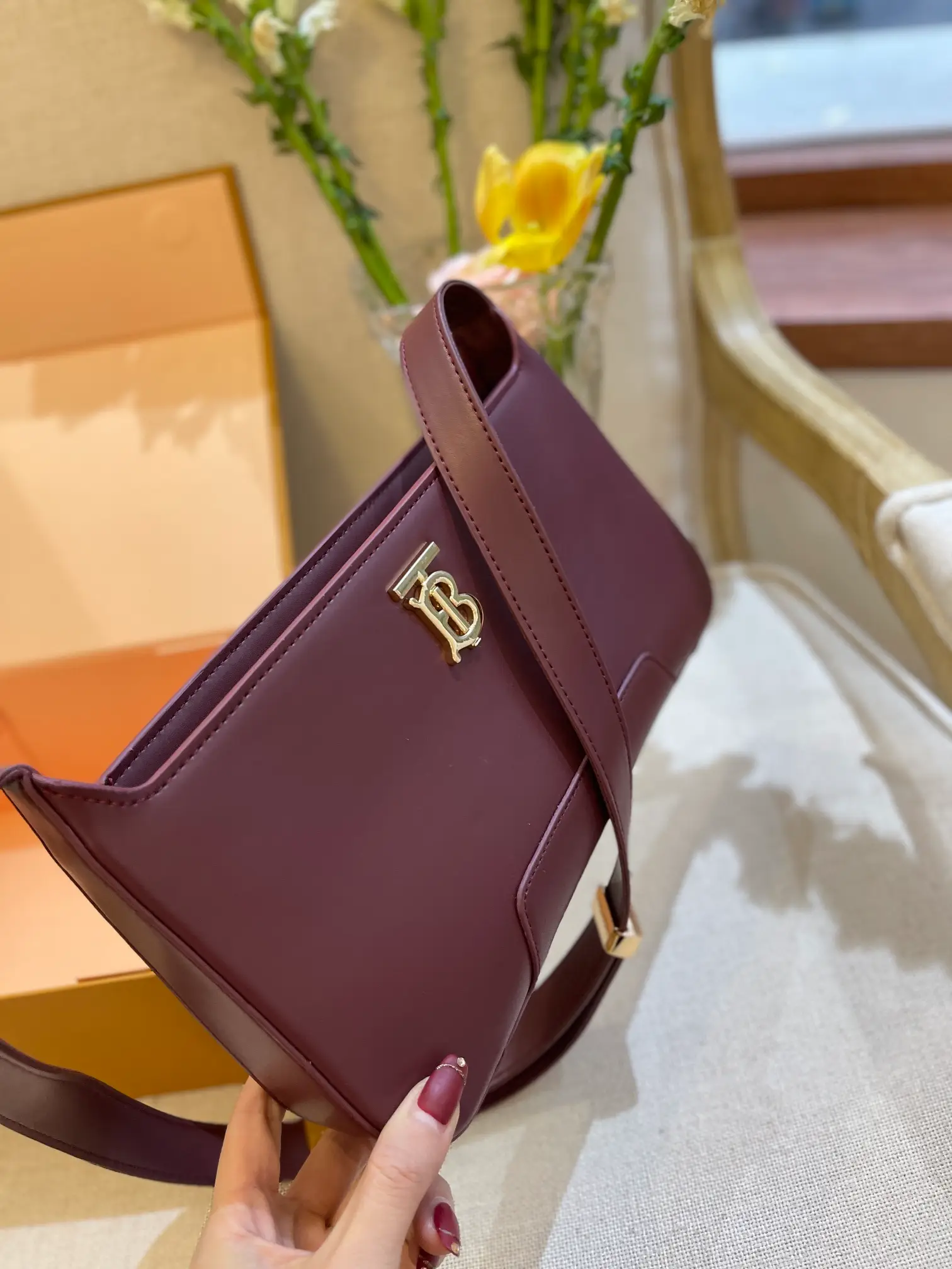 BURBERRY-LEATHER-TB-SHOULDER-BAG-DEEP-MAROON-80462491_5 BURBERRY LEATHER TB SHOULDER BAG DEEP MAROON 80462491 5