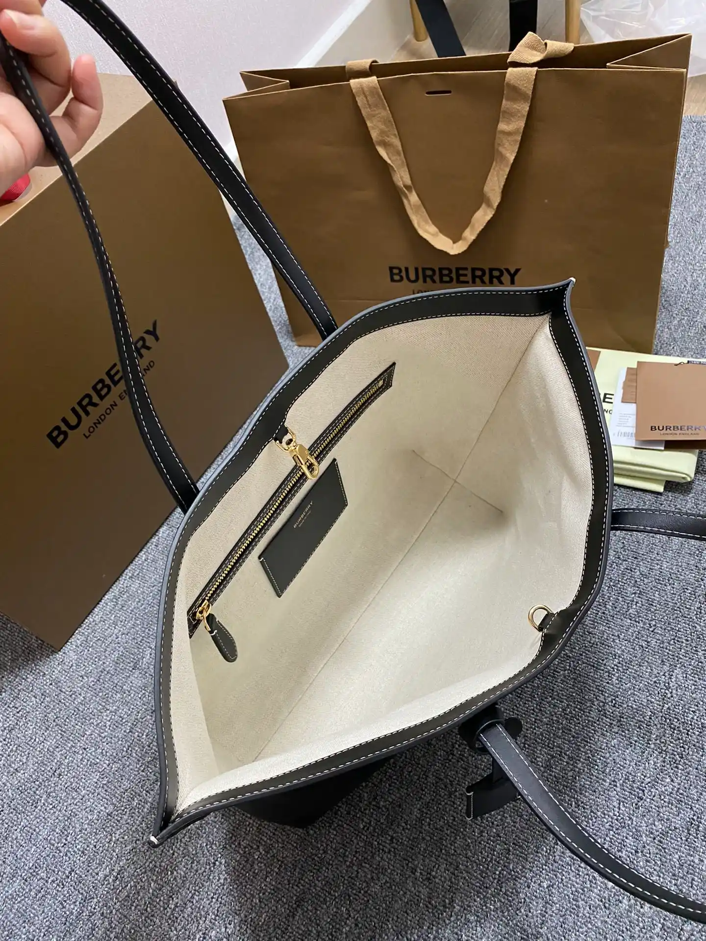 BURBERRY-MEDIUM-MONOGRAM-MOTIF-LEATHER-TOTE-BLACK-80527261_4 BURBERRY MEDIUM MONOGRAM MOTIF LEATHER TOTE BLACK 80527261 4