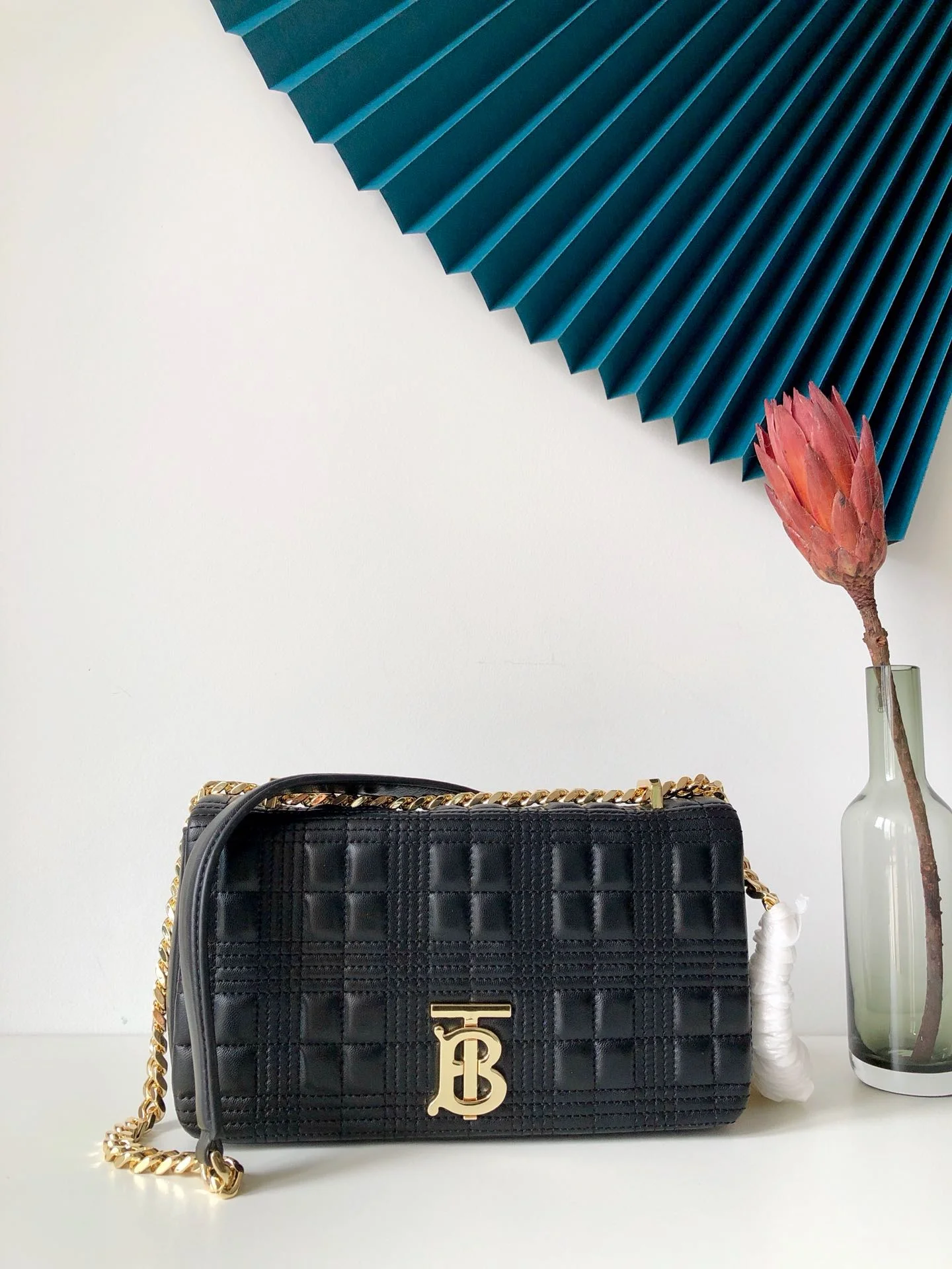 BURBERRY-SMALL-QUILTED-LAMBSKIN-LOLA-BAG-GOLD-BLACK-LIGHT-GOLD-80214921_01 BURBERRY SMALL QUILTED LAMBSKIN LOLA BAG GOLD BLACK LIGHT GOLD 80214921 01