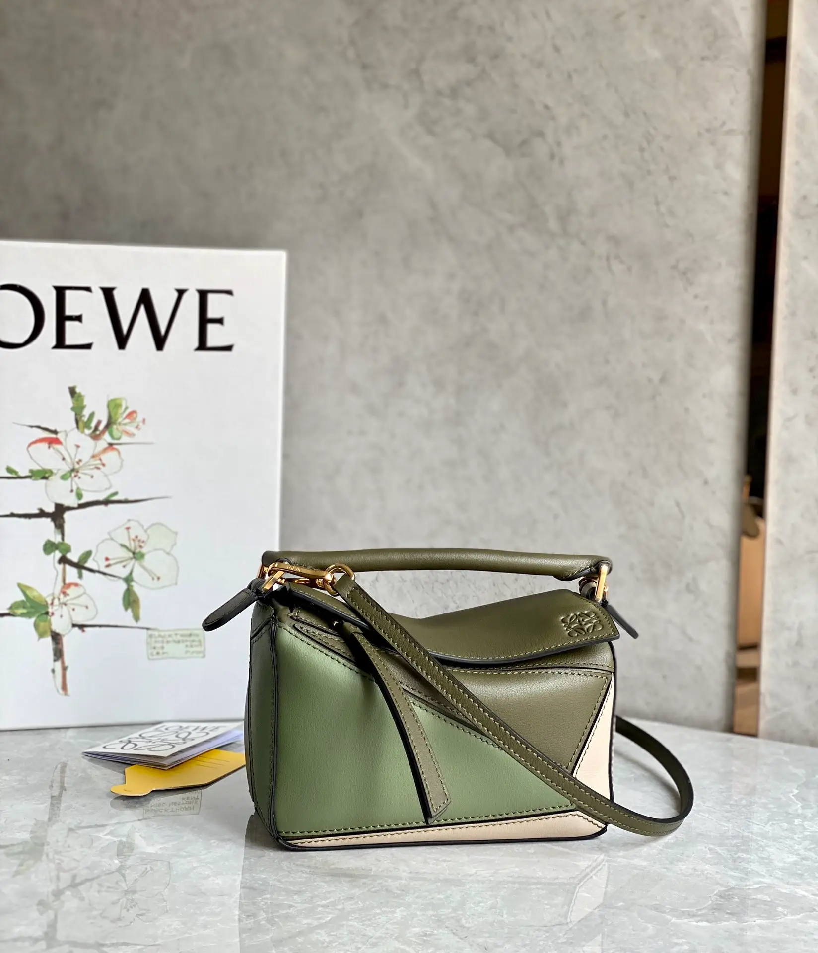 LOEWE-MINI-PUZZLE-BAG-CLASSIC-CALFSKIN-AUTUMN-GREEN-LIGHT-OAT-A510U95X34-4366_2 LOEWE MINI PUZZLE BAG CLASSIC CALFSKIN AUTUMN GREEN LIGHT OAT A510U95X34 4366 2