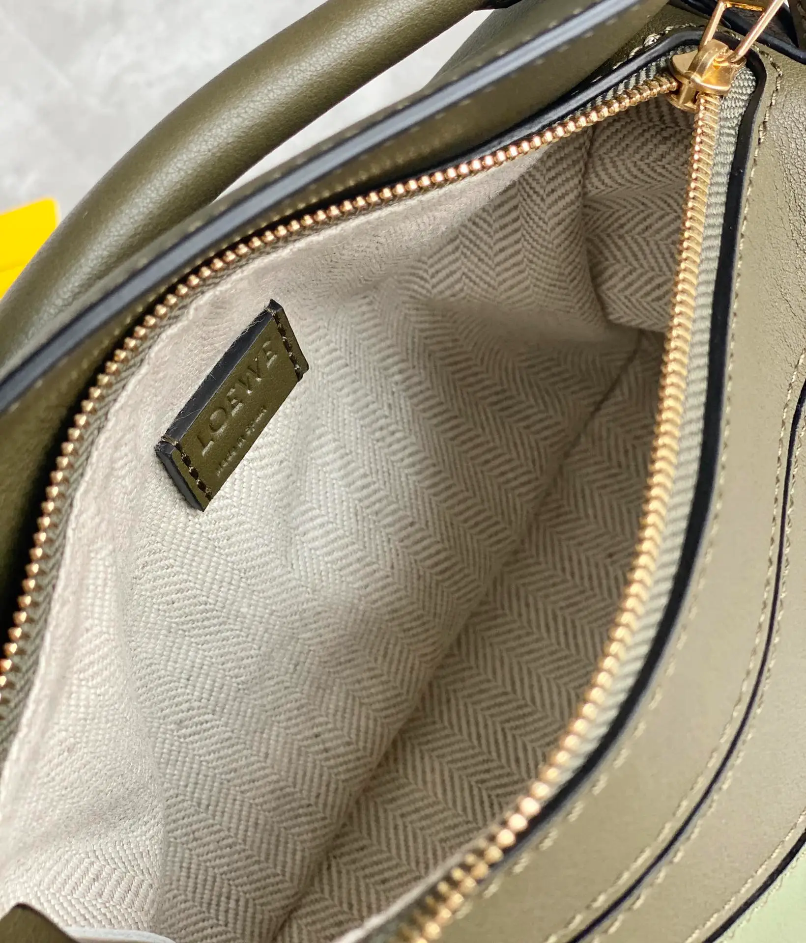 LOEWE-MINI-PUZZLE-BAG-CLASSIC-CALFSKIN-AUTUMN-GREEN-LIGHT-OAT-A510U95X34-4366_6 LOEWE MINI PUZZLE BAG CLASSIC CALFSKIN AUTUMN GREEN LIGHT OAT A510U95X34 4366 6