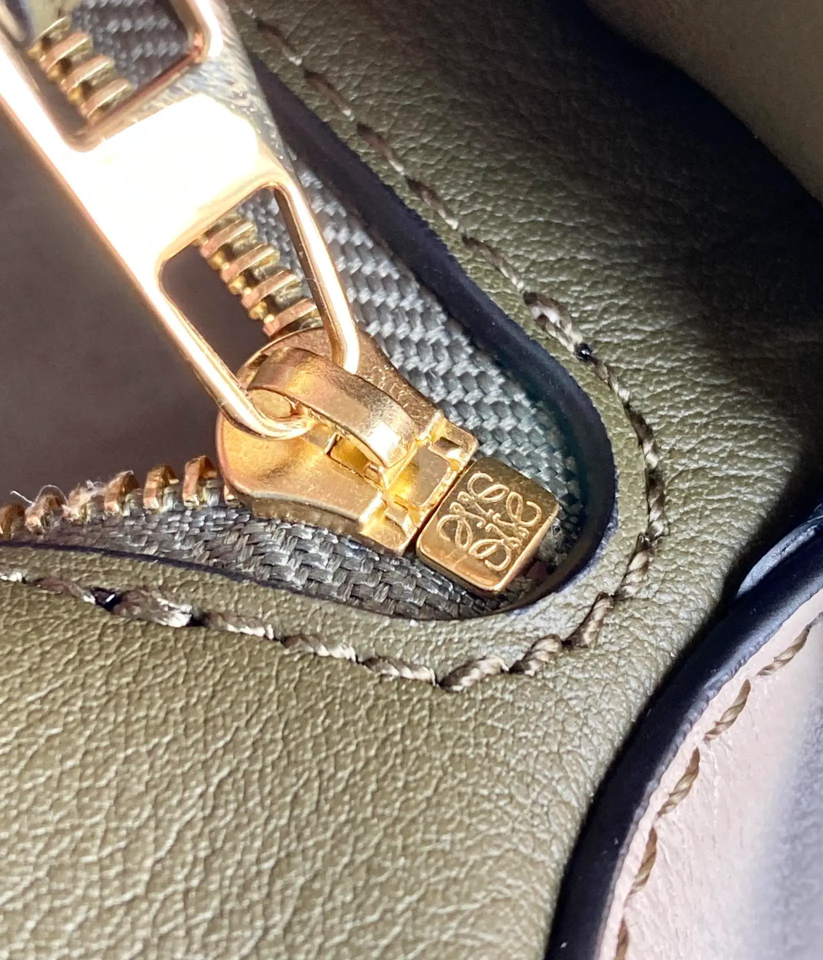 LOEWE-MINI-PUZZLE-BAG-CLASSIC-CALFSKIN-AUTUMN-GREEN-LIGHT-OAT-A510U95X34-4366_7 LOEWE MINI PUZZLE BAG CLASSIC CALFSKIN AUTUMN GREEN LIGHT OAT A510U95X34 4366 7