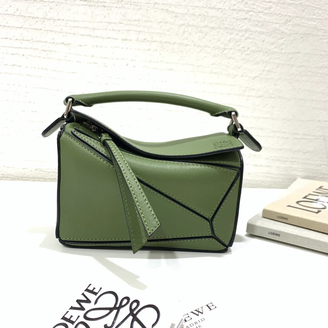 LOEWE-MINI-PUZZLE-BAG-IN-CLASSIC-CALFSKIN-AVOCADO-GREEN-322.30.U95-3949_1 LOEWE MINI PUZZLE BAG IN CLASSIC CALFSKIN AVOCADO GREEN 322.30.U95 3949 1 1
