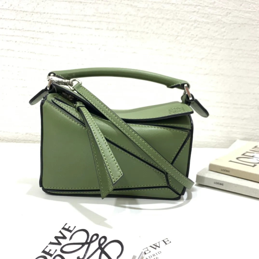 LOEWE-MINI-PUZZLE-BAG-IN-CLASSIC-CALFSKIN-AVOCADO-GREEN-322.30.U95-3949_2 LOEWE MINI PUZZLE BAG IN CLASSIC CALFSKIN AVOCADO GREEN 322.30.U95 3949 2 1