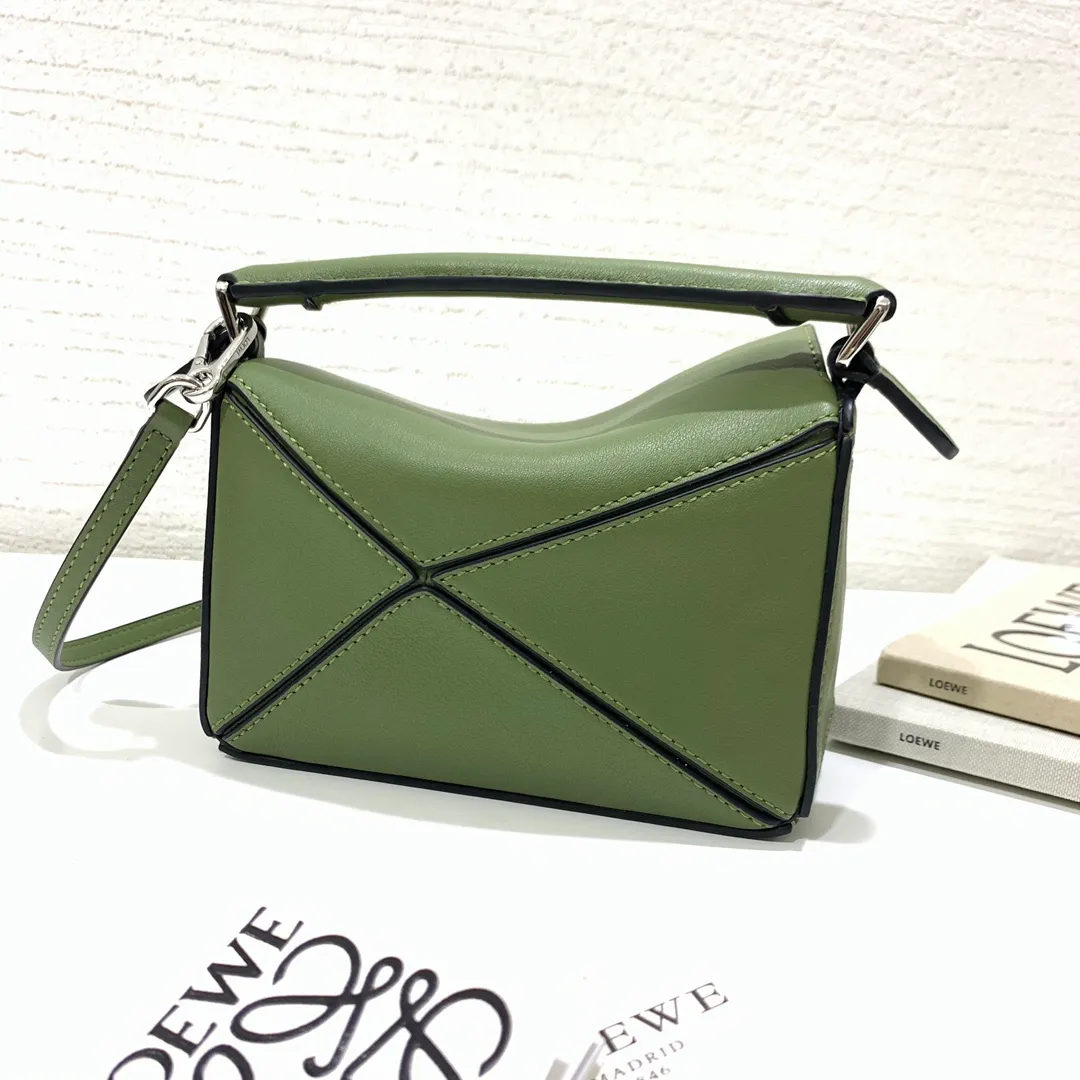 LOEWE-MINI-PUZZLE-BAG-IN-CLASSIC-CALFSKIN-AVOCADO-GREEN-322.30.U95-3949_4 LOEWE MINI PUZZLE BAG IN CLASSIC CALFSKIN AVOCADO GREEN 322.30.U95 3949 4 1