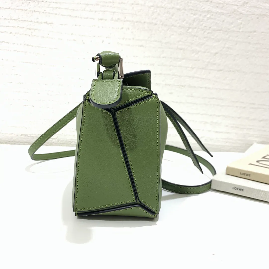 LOEWE-MINI-PUZZLE-BAG-IN-CLASSIC-CALFSKIN-AVOCADO-GREEN-322.30.U95-3949_5 LOEWE MINI PUZZLE BAG IN CLASSIC CALFSKIN AVOCADO GREEN 322.30.U95 3949 5 1