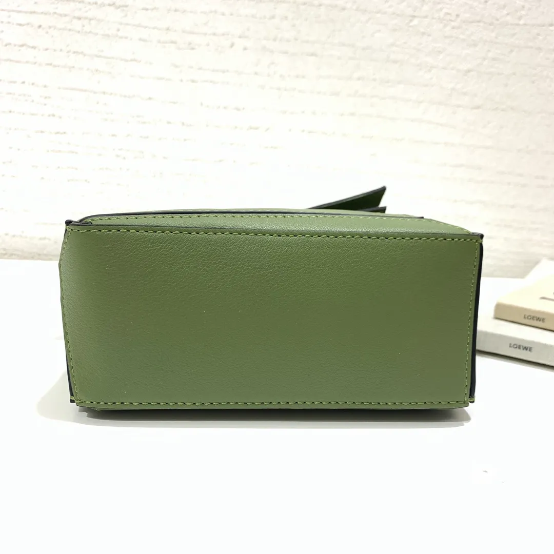 LOEWE-MINI-PUZZLE-BAG-IN-CLASSIC-CALFSKIN-AVOCADO-GREEN-322.30.U95-3949_6 LOEWE MINI PUZZLE BAG IN CLASSIC CALFSKIN AVOCADO GREEN 322.30.U95 3949 6 1