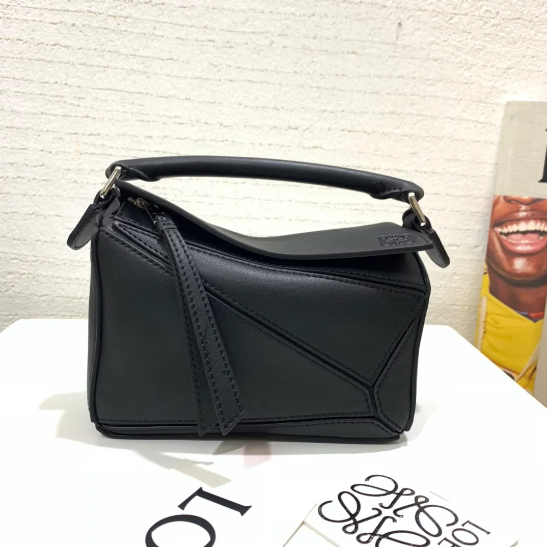 LOEWE-MINI-PUZZLE-BAG-IN-CLASSIC-CALFSKIN-BLACK-322.30.U95-1100_1 LOEWE MINI PUZZLE BAG IN CLASSIC CALFSKIN BLACK 322.30.U95 1100 1