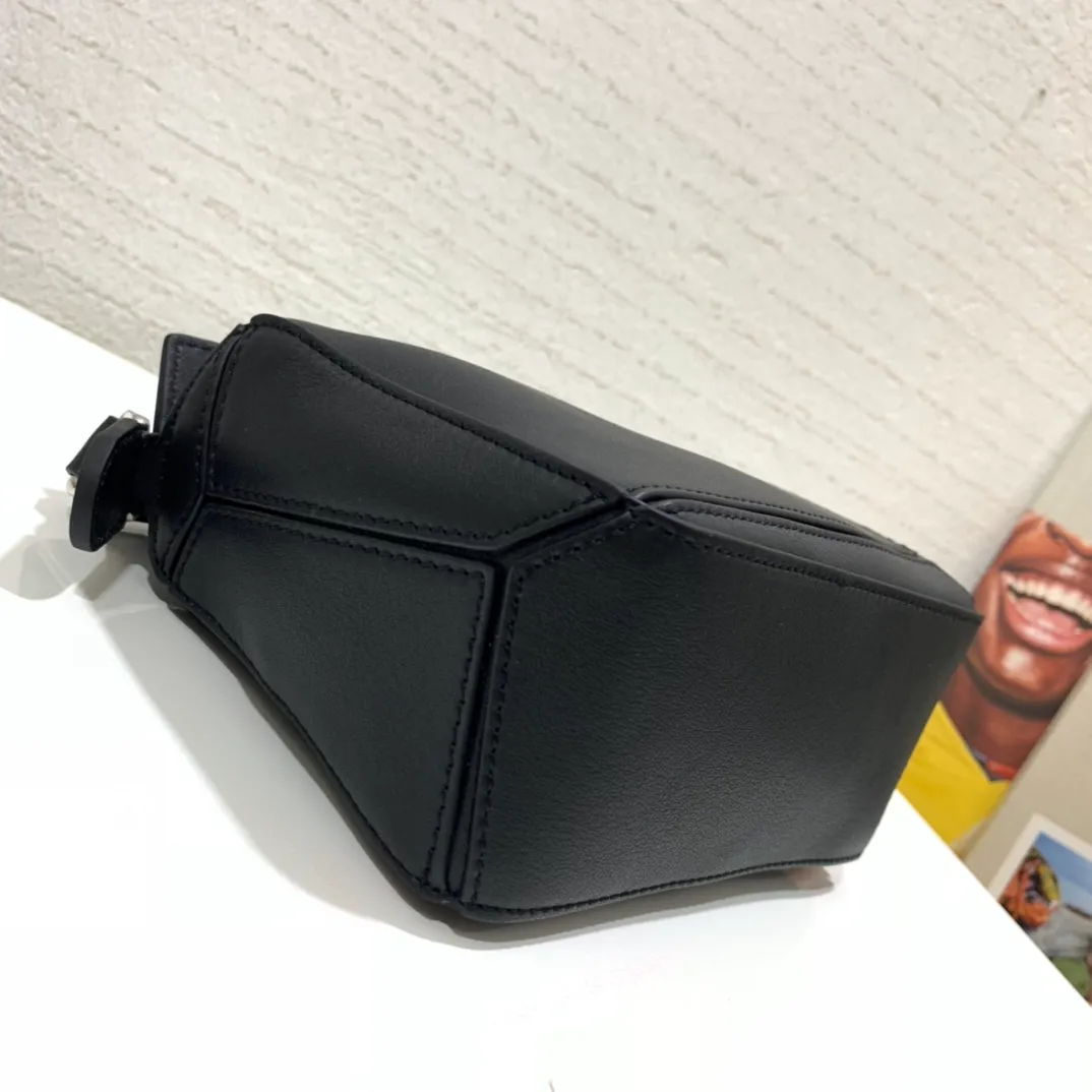 LOEWE-MINI-PUZZLE-BAG-IN-CLASSIC-CALFSKIN-BLACK-322.30.U95-1100_5 LOEWE MINI PUZZLE BAG IN CLASSIC CALFSKIN BLACK 322.30.U95 1100 5