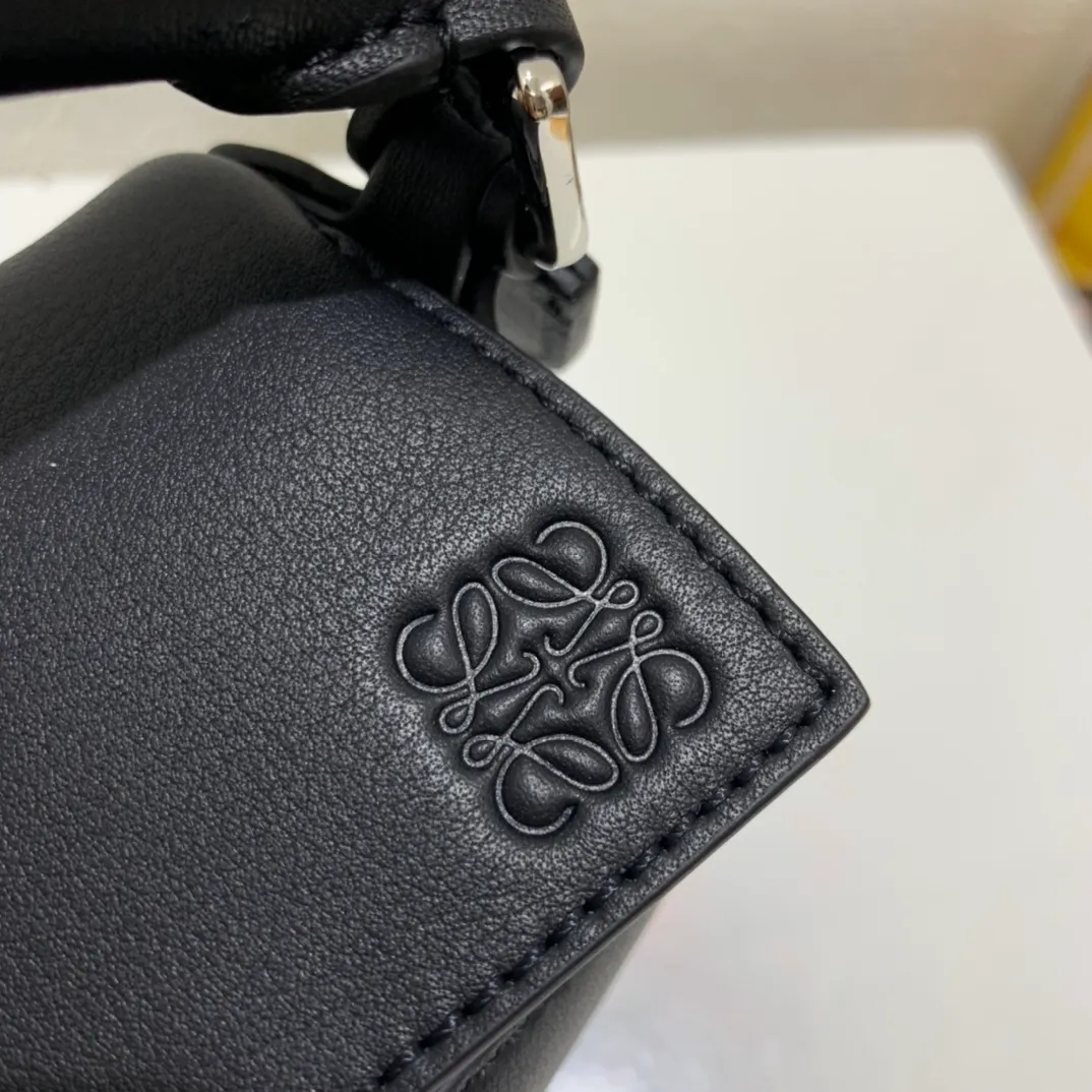 LOEWE-MINI-PUZZLE-BAG-IN-CLASSIC-CALFSKIN-BLACK-322.30.U95-1100_6 LOEWE MINI PUZZLE BAG IN CLASSIC CALFSKIN BLACK 322.30.U95 1100 6