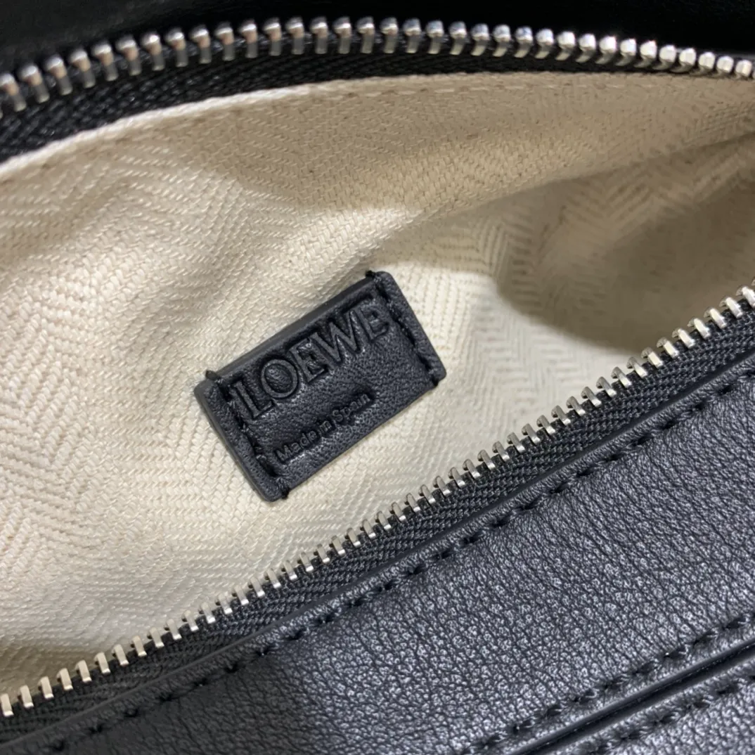 LOEWE-MINI-PUZZLE-BAG-IN-CLASSIC-CALFSKIN-BLACK-322.30.U95-1100_8 LOEWE MINI PUZZLE BAG IN CLASSIC CALFSKIN BLACK 322.30.U95 1100 8