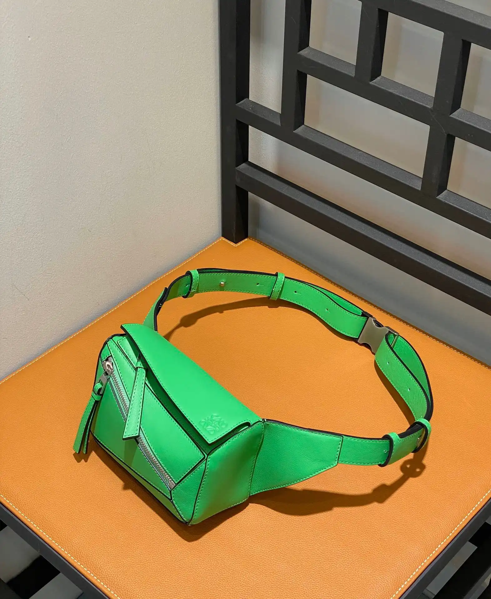 LOEWE-MINI-PUZZLE-BUMBAG-CLASSIC-CALFSKIN-APPLE-GREEN-B510U89X02-4240_2 LOEWE MINI PUZZLE BUMBAG CLASSIC CALFSKIN APPLE GREEN B510U89X02 4240 2