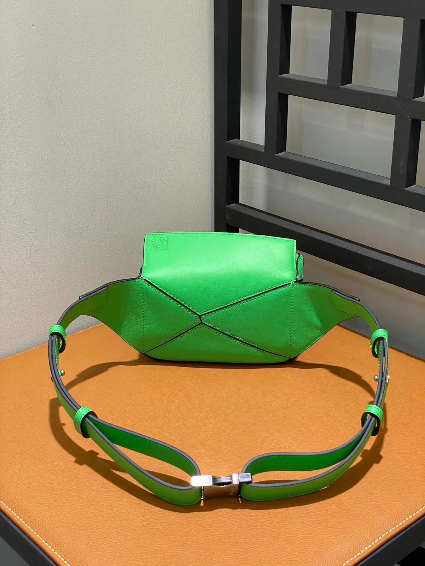 LOEWE-MINI-PUZZLE-BUMBAG-CLASSIC-CALFSKIN-APPLE-GREEN-B510U89X02-4240_4 LOEWE MINI PUZZLE BUMBAG CLASSIC CALFSKIN APPLE GREEN B510U89X02 4240 4