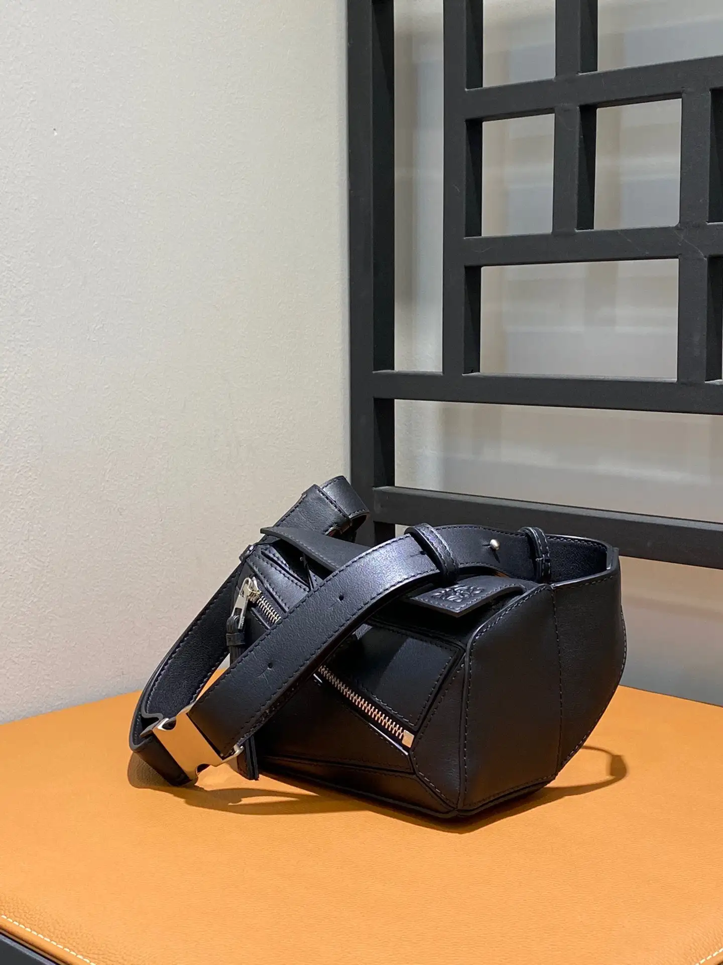 LOEWE-MINI-PUZZLE-BUMBAG-CLASSIC-CALFSKIN-BLACK-B510U89X02-1100_5 LOEWE MINI PUZZLE BUMBAG CLASSIC CALFSKIN BLACK B510U89X02 1100 5