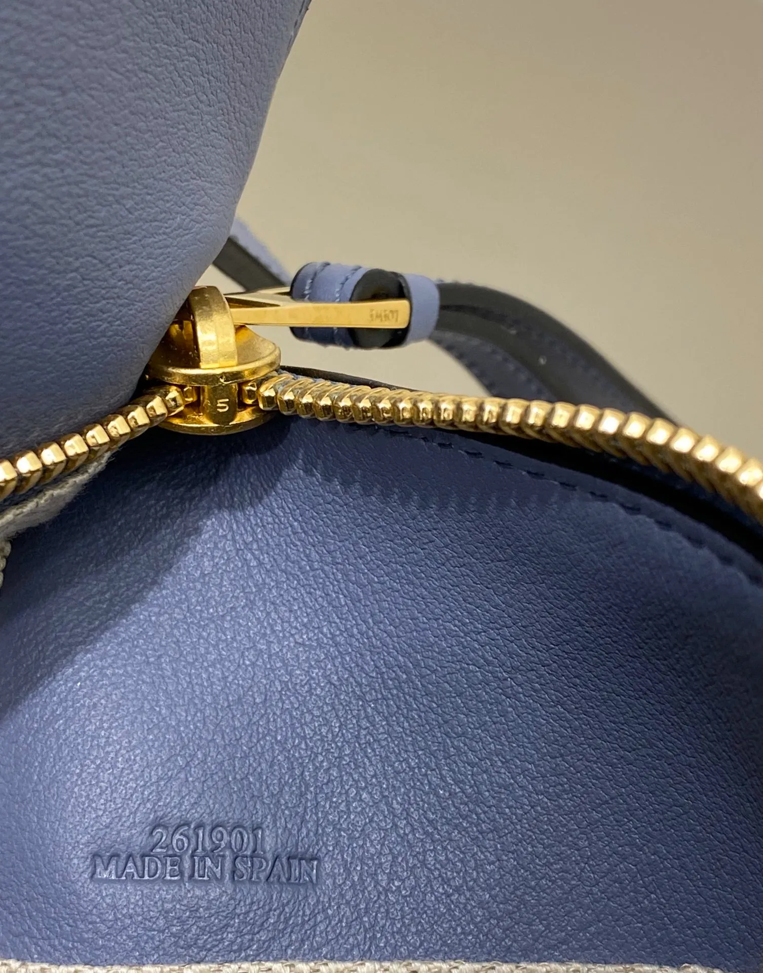 LOEWE-PUZZLE-BAG-IN-CLASSIC-CALFSKIN-ATLANTIC-BLUE-322.30.S20-6919_8 LOEWE PUZZLE BAG IN CLASSIC CALFSKIN ATLANTIC BLUE 322.30.S20 6919 8