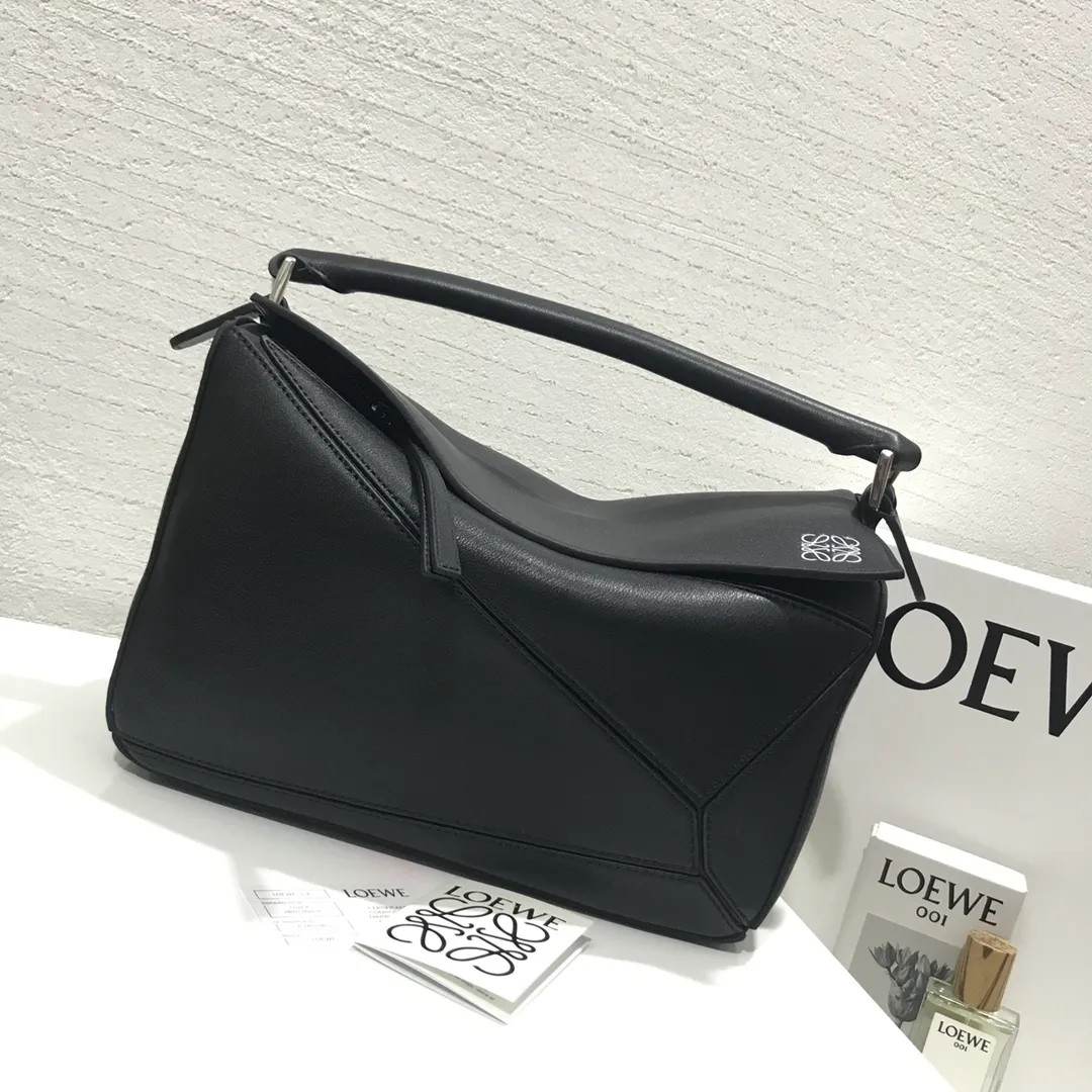 LOEWE-PUZZLE-BAG-IN-CLASSIC-CALFSKIN-BLACK-322.30.S20-1100_2 LOEWE PUZZLE BAG IN CLASSIC CALFSKIN BLACK 322.30.S20 1100 2