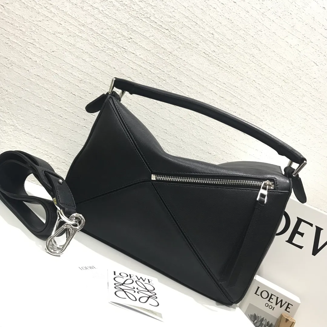 LOEWE-PUZZLE-BAG-IN-CLASSIC-CALFSKIN-BLACK-322.30.S20-1100_5 LOEWE PUZZLE BAG IN CLASSIC CALFSKIN BLACK 322.30.S20 1100 5