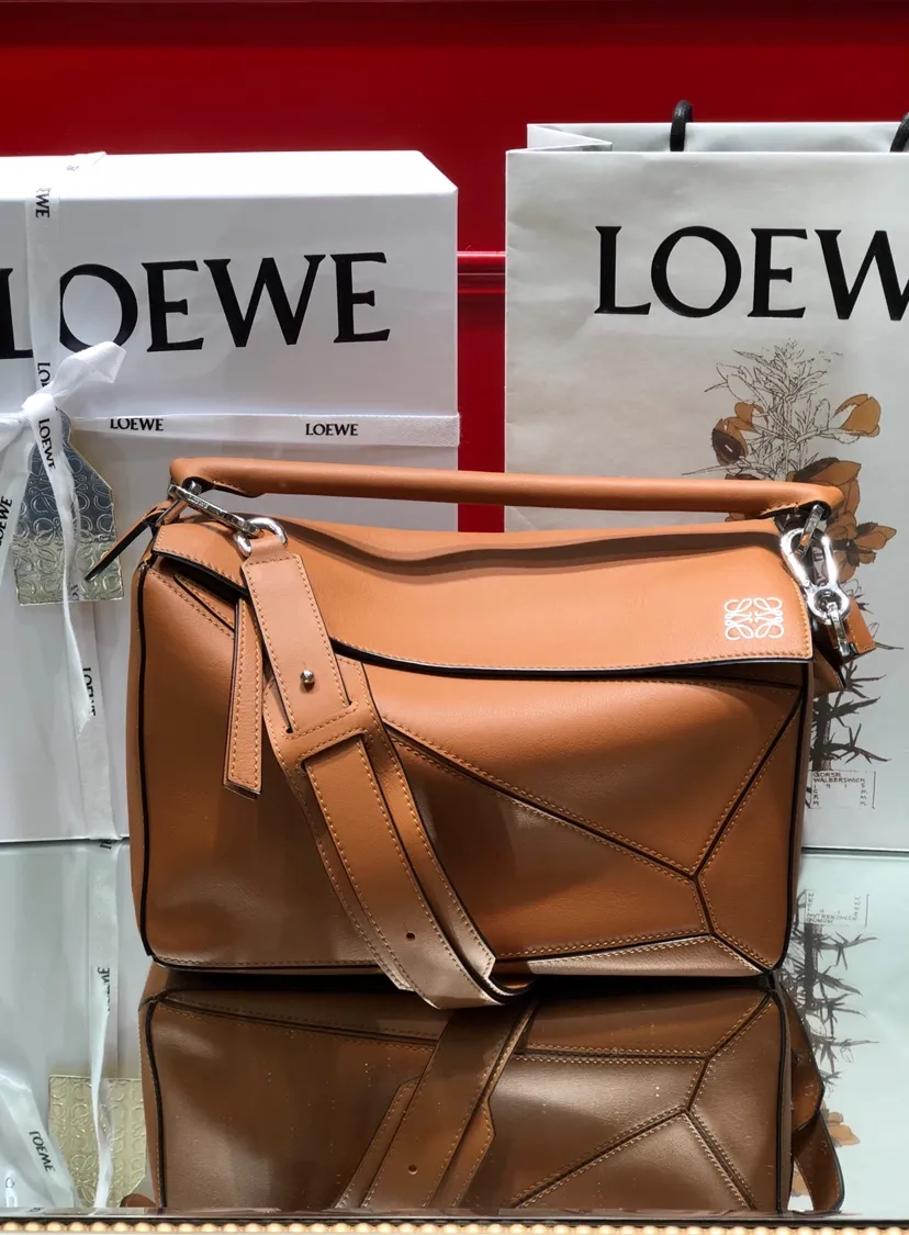 LOEWE-PUZZLE-BAG-IN-CLASSIC-CALFSKIN-TAN-322.30.S20-2530_1 LOEWE PUZZLE BAG IN CLASSIC CALFSKIN TAN 322.30.S20 2530 1