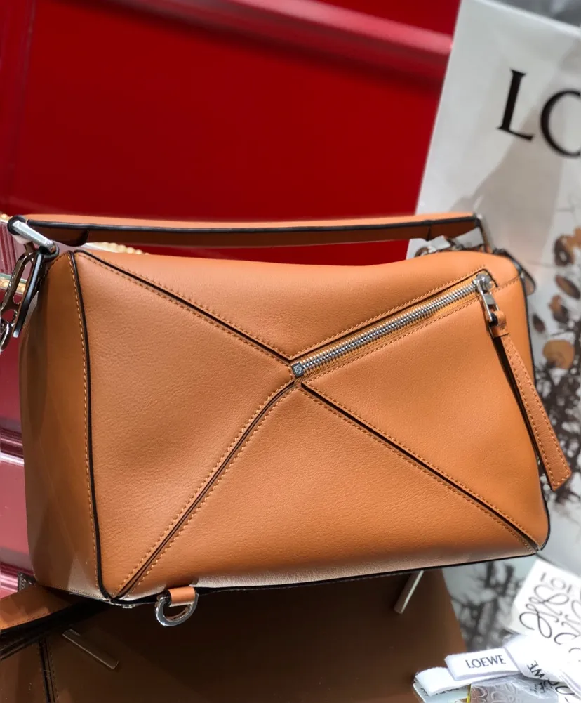 LOEWE-PUZZLE-BAG-IN-CLASSIC-CALFSKIN-TAN-322.30.S20-2530_3 LOEWE PUZZLE BAG IN CLASSIC CALFSKIN TAN 322.30.S20 2530 3