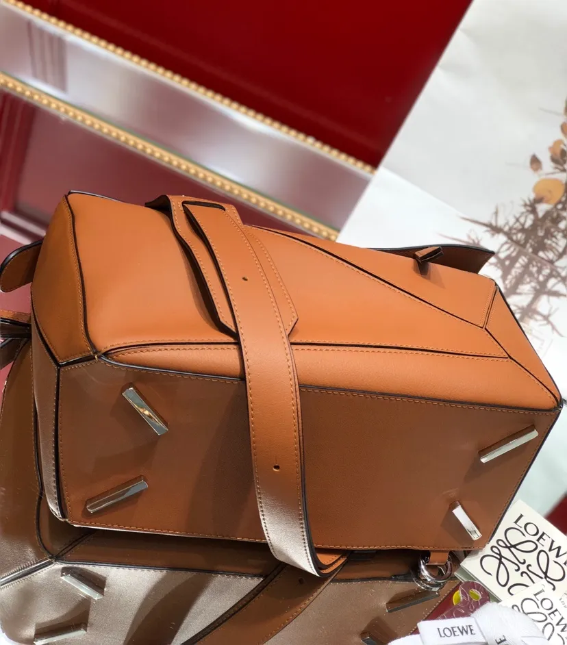 LOEWE-PUZZLE-BAG-IN-CLASSIC-CALFSKIN-TAN-322.30.S20-2530_4 LOEWE PUZZLE BAG IN CLASSIC CALFSKIN TAN 322.30.S20 2530 4