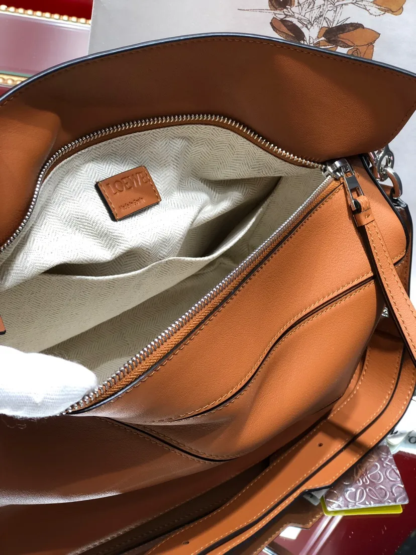 LOEWE-PUZZLE-BAG-IN-CLASSIC-CALFSKIN-TAN-322.30.S20-2530_5 LOEWE PUZZLE BAG IN CLASSIC CALFSKIN TAN 322.30.S20 2530 5