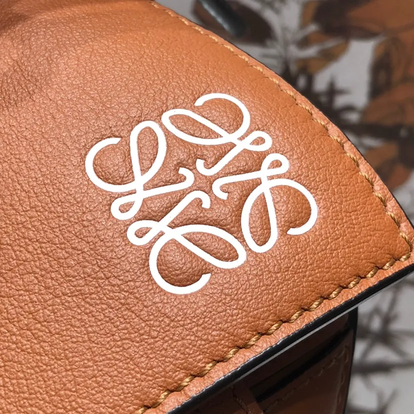 LOEWE-PUZZLE-BAG-IN-CLASSIC-CALFSKIN-TAN-322.30.S20-2530_6 LOEWE PUZZLE BAG IN CLASSIC CALFSKIN TAN 322.30.S20 2530 6