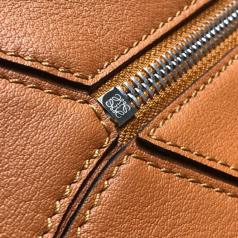 LOEWE-PUZZLE-BAG-IN-CLASSIC-CALFSKIN-TAN-322.30.S20-2530_7 LOEWE PUZZLE BAG IN CLASSIC CALFSKIN TAN 322.30.S20 2530 7