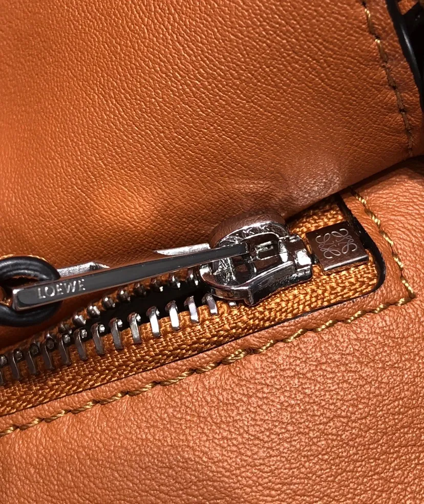 LOEWE-PUZZLE-BAG-IN-CLASSIC-CALFSKIN-TAN-322.30.S20-2530_8 LOEWE PUZZLE BAG IN CLASSIC CALFSKIN TAN 322.30.S20 2530 8