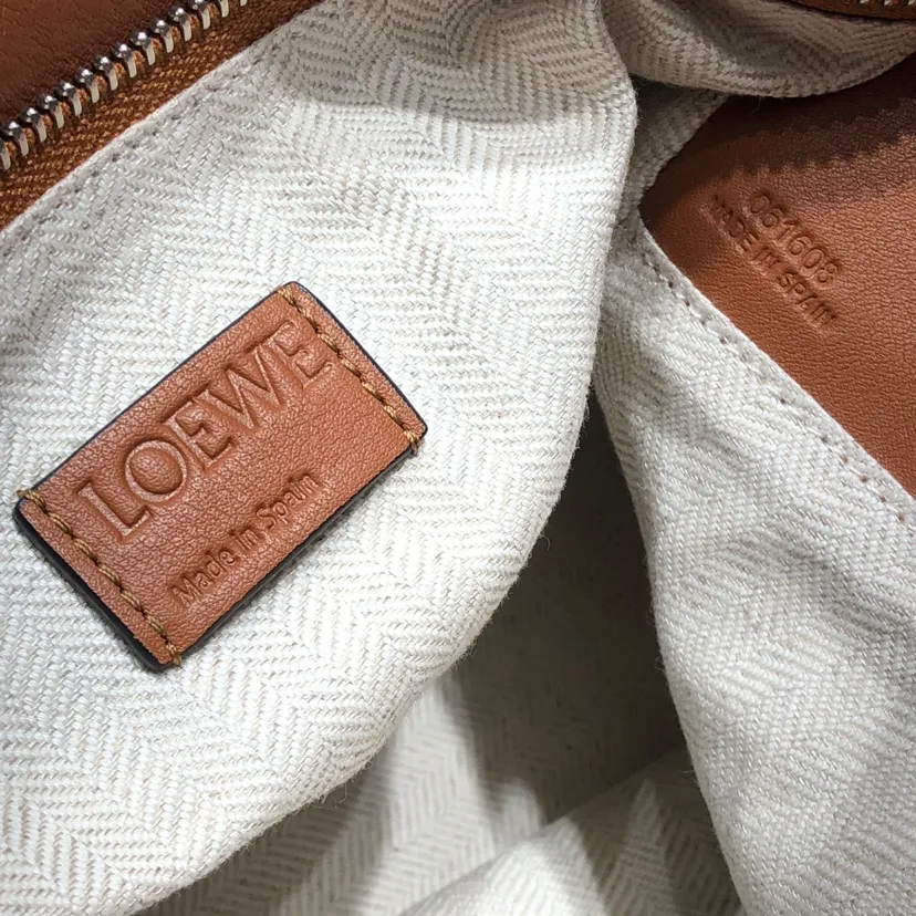 LOEWE-PUZZLE-BAG-IN-CLASSIC-CALFSKIN-TAN-322.30.S20-2530_9 LOEWE PUZZLE BAG IN CLASSIC CALFSKIN TAN 322.30.S20 2530 9