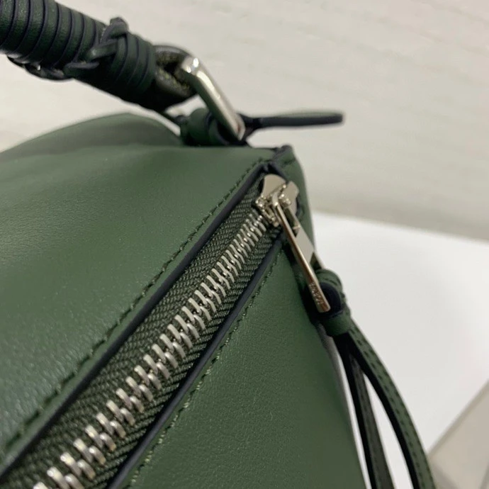 LOEWE-PUZZLE-EDGE-BAG-IN-NAPPA-CALFSKIN-VINTAGE-KHAKI-A510P49X01-4429_8 LOEWE PUZZLE EDGE BAG IN NAPPA CALFSKIN VINTAGE KHAKI A510P49X01 4429 8