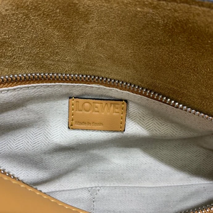 LOEWE-PUZZLE-EDGE-BAG-IN-NAPPA-CALFSKIN-WARM-DESERT-A510P49X01-2586_9 LOEWE PUZZLE EDGE BAG IN NAPPA CALFSKIN WARM DESERT A510P49X01 2586 9