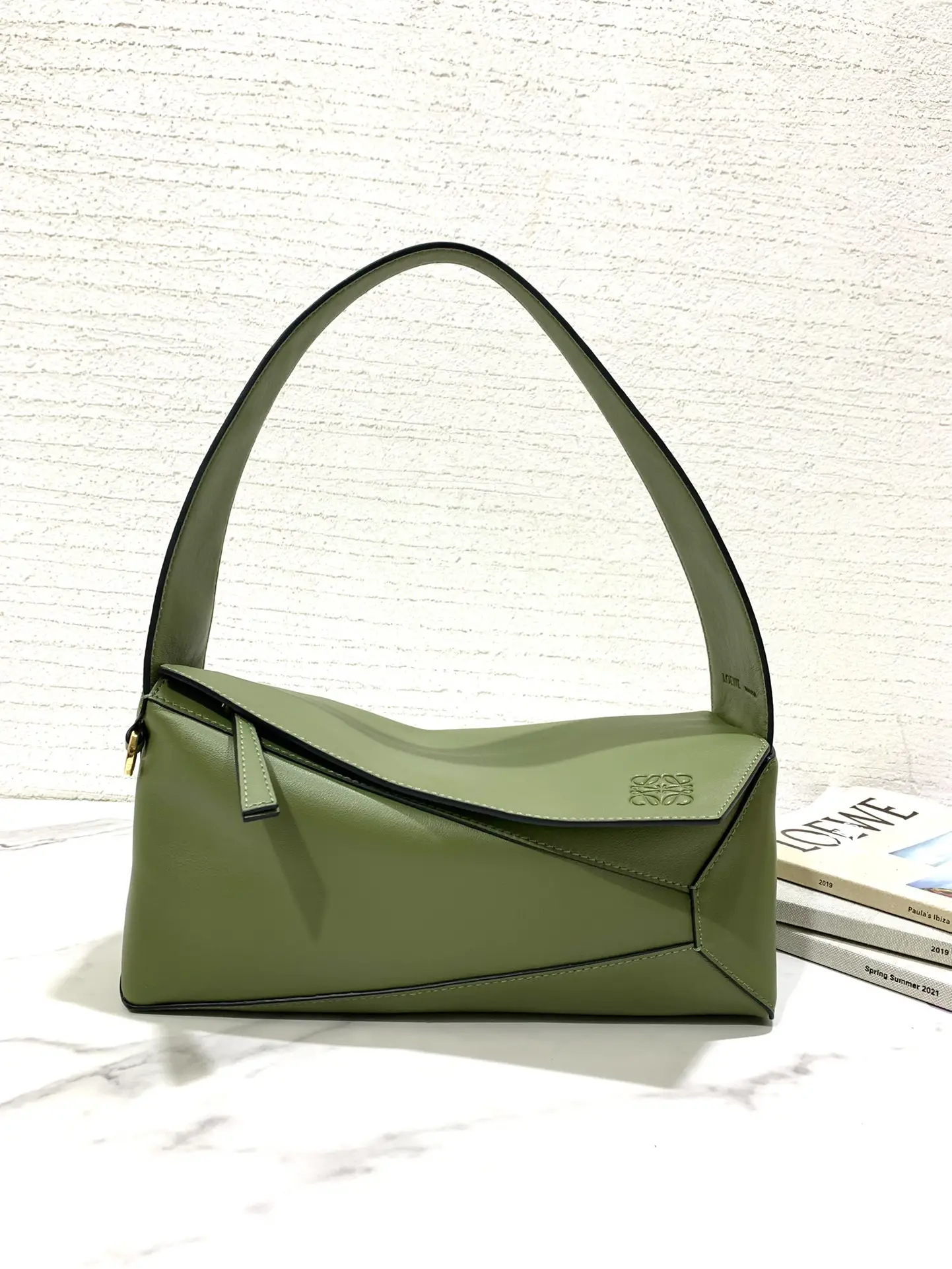 LOEWE-PUZZLE-HOBO-BAG-IN-NAPPA-CALFSKIN-AVOCADO-GREEN-A510J67X01-3949_1 LOEWE PUZZLE HOBO BAG IN NAPPA CALFSKIN AVOCADO GREEN A510J67X01 3949 1