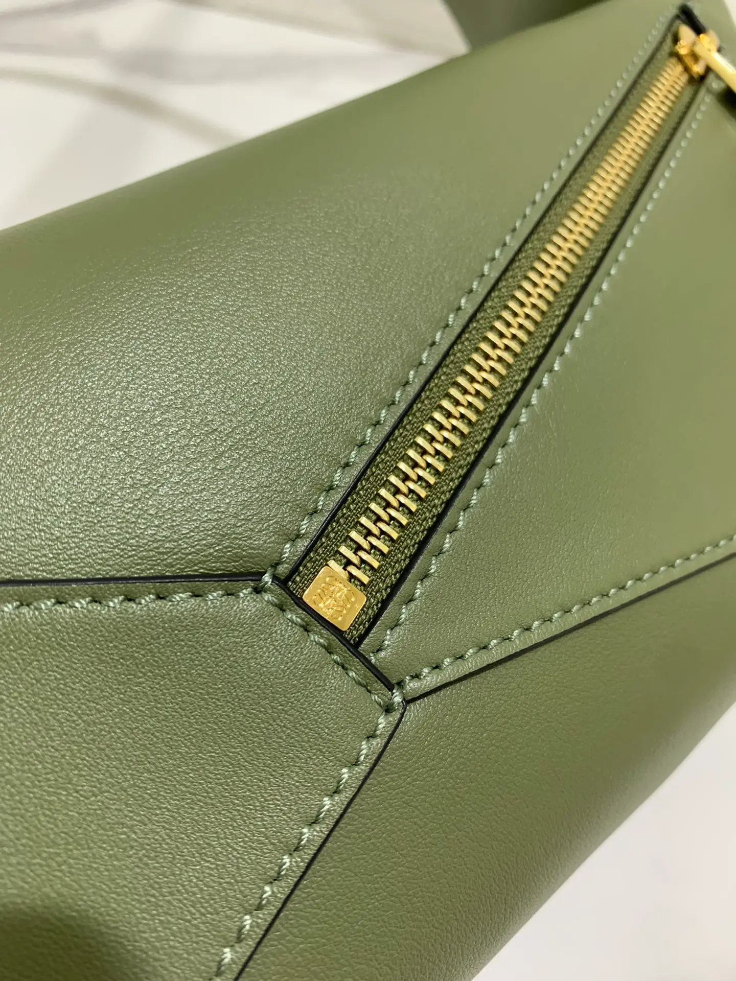 LOEWE-PUZZLE-HOBO-BAG-IN-NAPPA-CALFSKIN-AVOCADO-GREEN-A510J67X01-3949_7 LOEWE PUZZLE HOBO BAG IN NAPPA CALFSKIN AVOCADO GREEN A510J67X01 3949 7