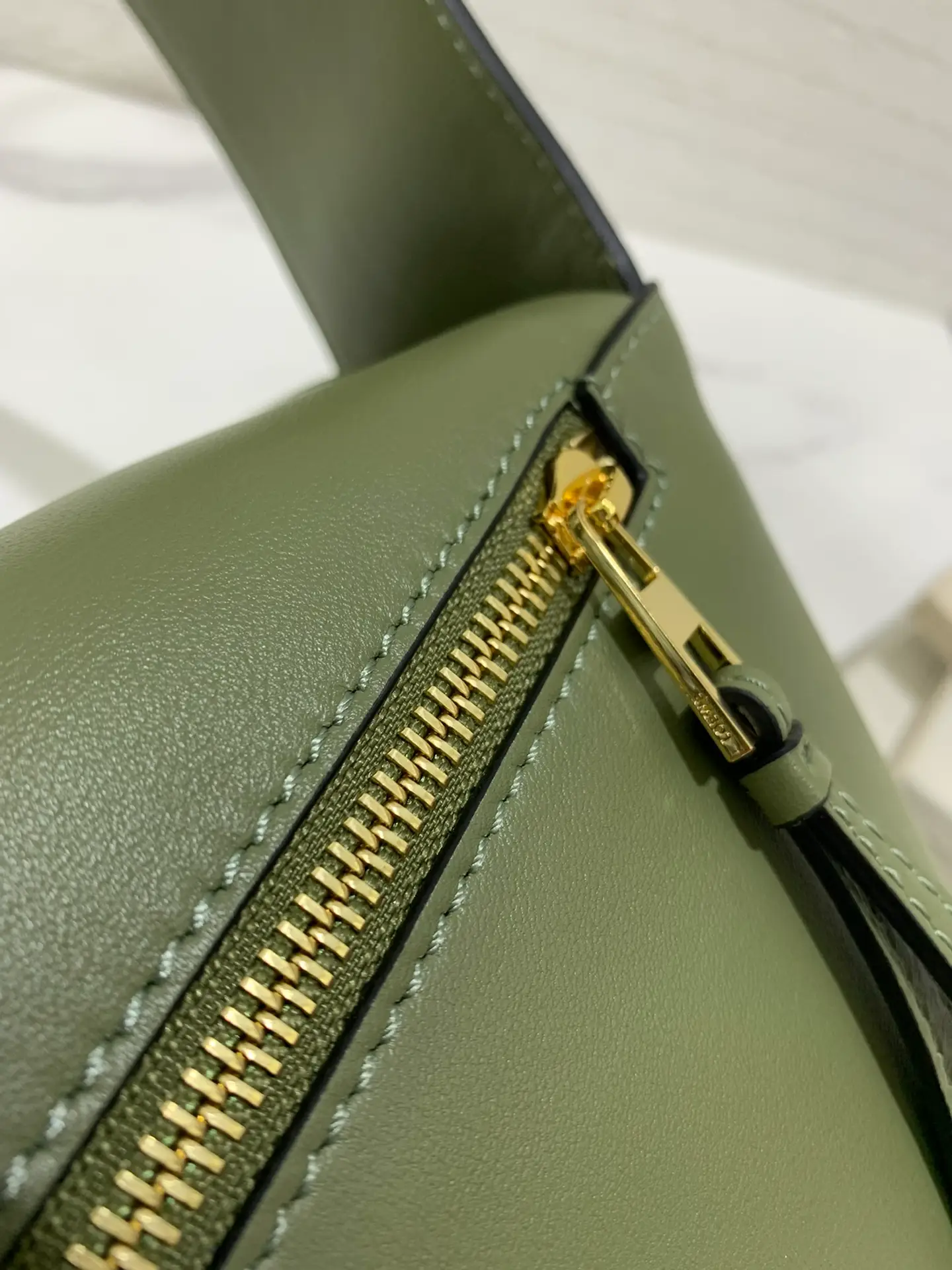 LOEWE-PUZZLE-HOBO-BAG-IN-NAPPA-CALFSKIN-AVOCADO-GREEN-A510J67X01-3949_8 LOEWE PUZZLE HOBO BAG IN NAPPA CALFSKIN AVOCADO GREEN A510J67X01 3949 8