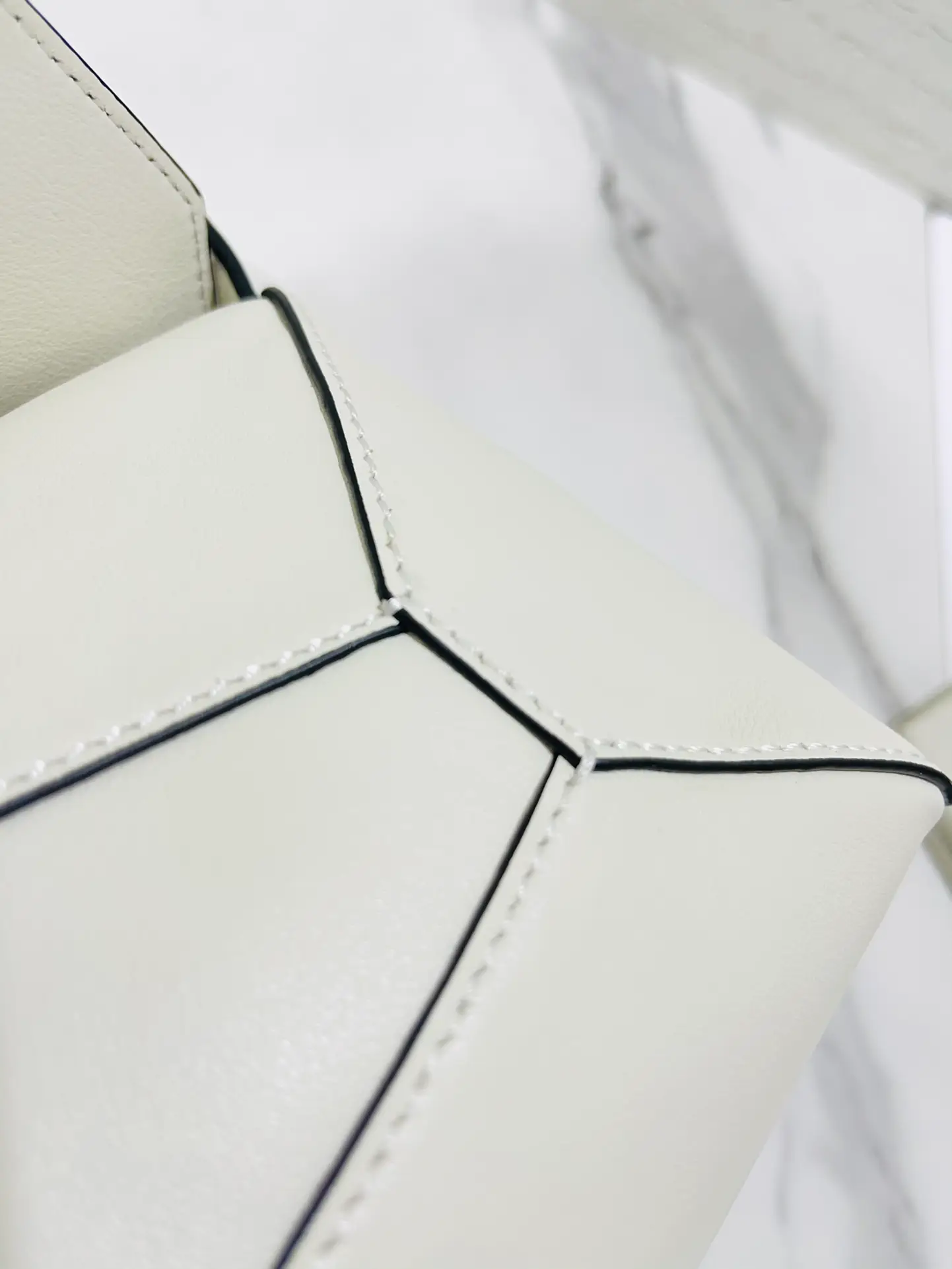 LOEWE-PUZZLE-HOBO-BAG-IN-NAPPA-CALFSKIN-SOFT-WHITE-A510J67X01-1950_7 LOEWE PUZZLE HOBO BAG IN NAPPA CALFSKIN SOFT WHITE A510J67X01 1950 7