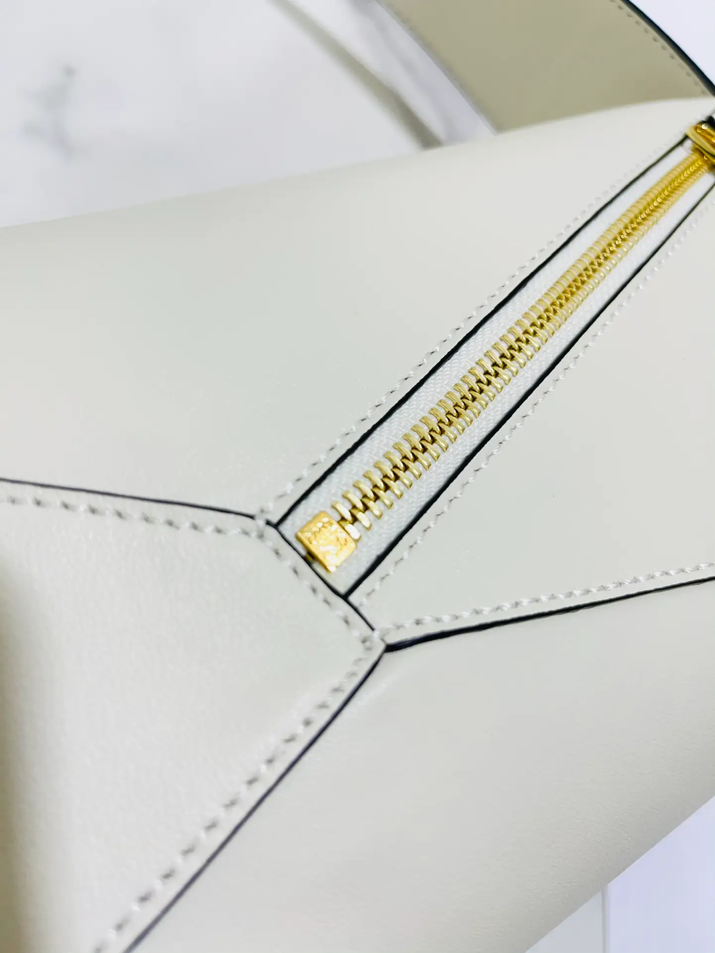 LOEWE-PUZZLE-HOBO-BAG-IN-NAPPA-CALFSKIN-SOFT-WHITE-A510J67X01-1950_8 LOEWE PUZZLE HOBO BAG IN NAPPA CALFSKIN SOFT WHITE A510J67X01 1950 8