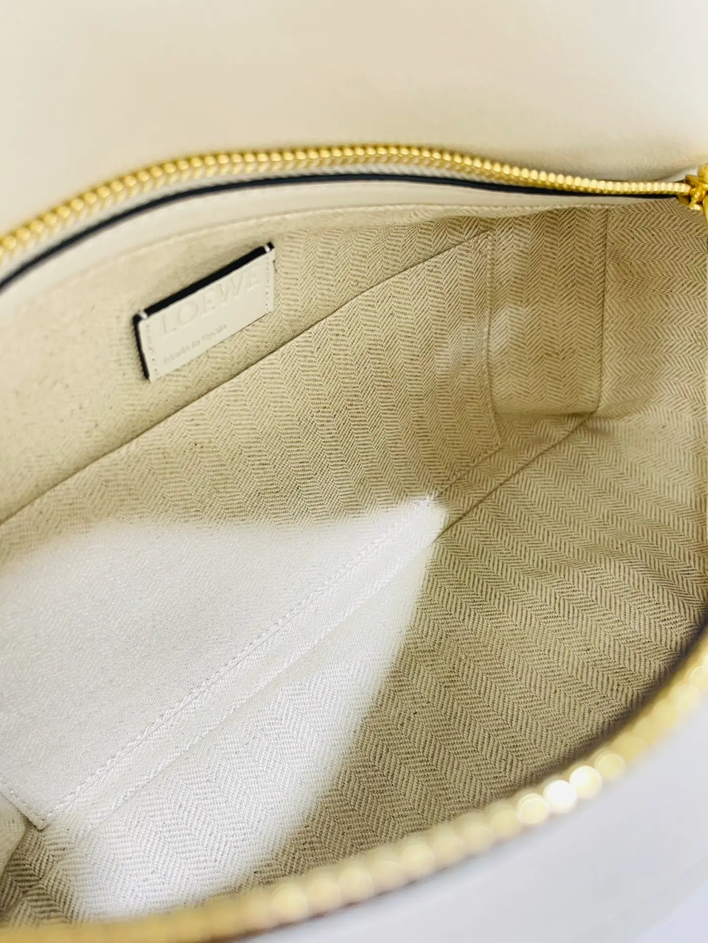 LOEWE-PUZZLE-HOBO-BAG-IN-NAPPA-CALFSKIN-SOFT-WHITE-A510J67X01-1950_9 LOEWE PUZZLE HOBO BAG IN NAPPA CALFSKIN SOFT WHITE A510J67X01 1950 9