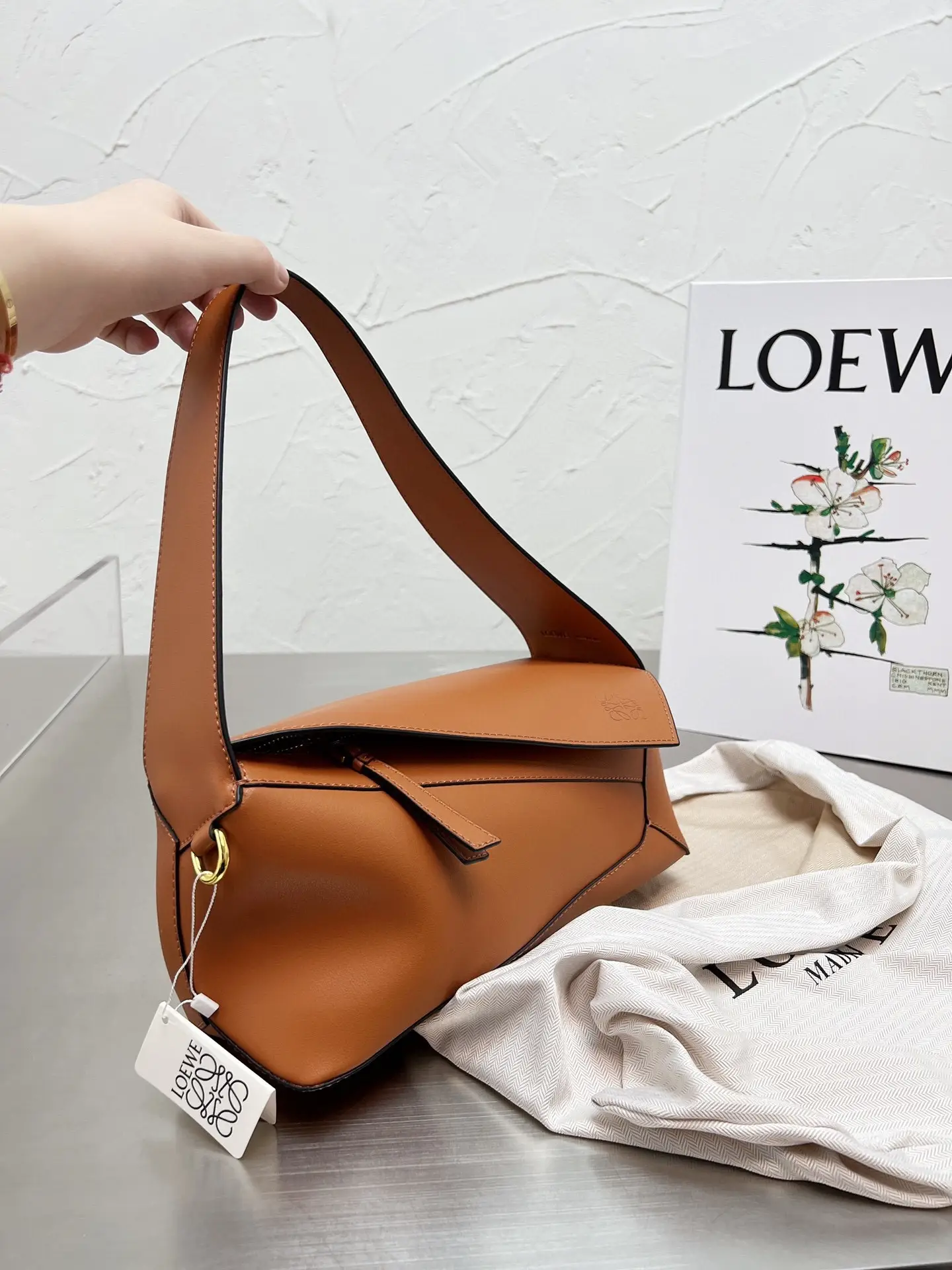 LOEWE-PUZZLE-HOBO-BAG-IN-NAPPA-CALFSKIN-WARM-DESERT-A510J67X01-2586_1 LOEWE PUZZLE HOBO BAG IN NAPPA CALFSKIN WARM DESERT A510J67X01 2586 1