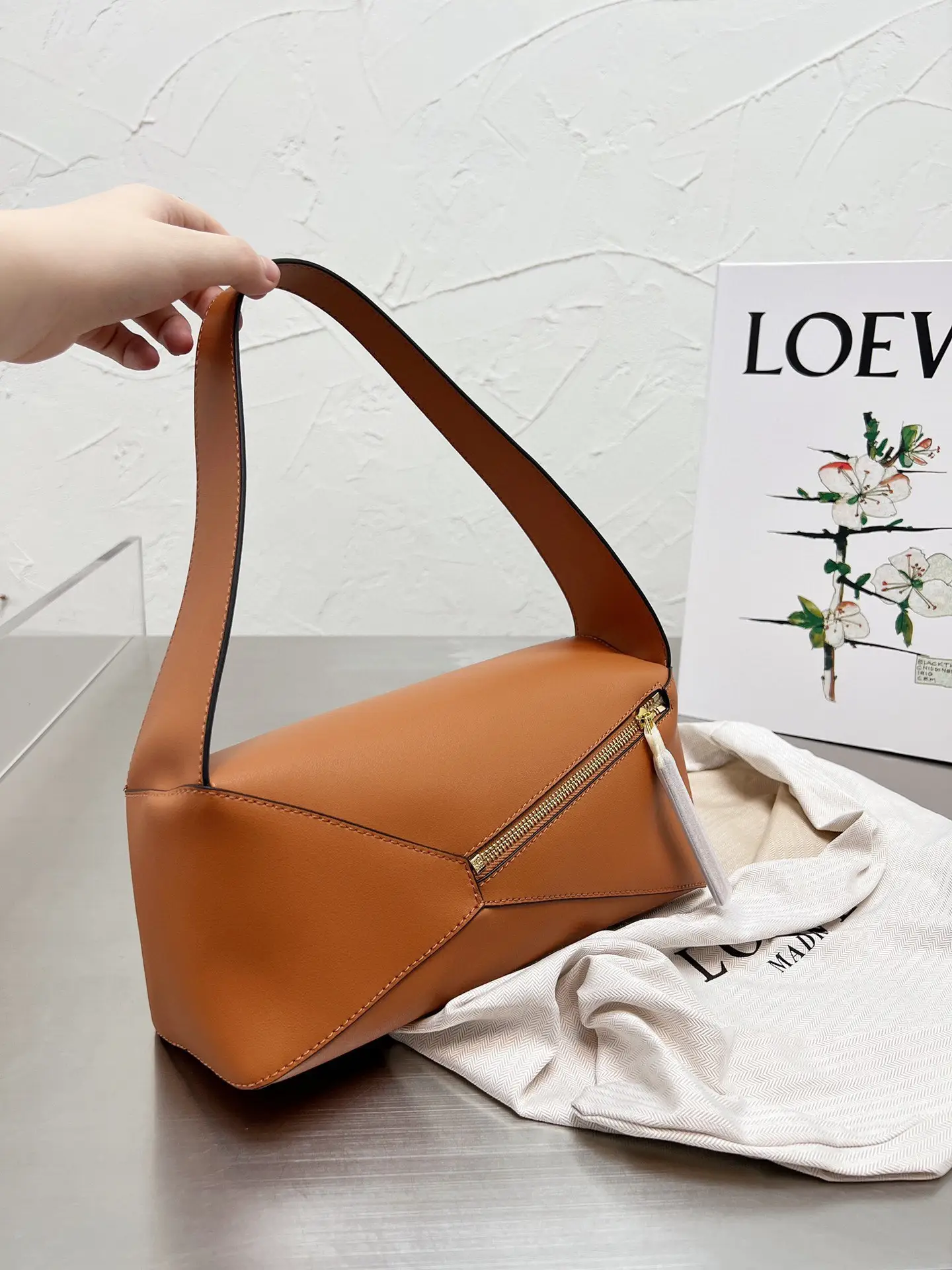 LOEWE-PUZZLE-HOBO-BAG-IN-NAPPA-CALFSKIN-WARM-DESERT-A510J67X01-2586_2 LOEWE PUZZLE HOBO BAG IN NAPPA CALFSKIN WARM DESERT A510J67X01 2586 2