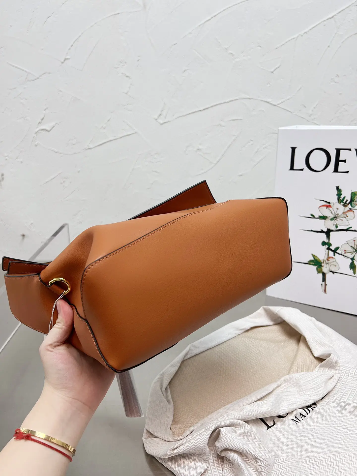 LOEWE-PUZZLE-HOBO-BAG-IN-NAPPA-CALFSKIN-WARM-DESERT-A510J67X01-2586_3 LOEWE PUZZLE HOBO BAG IN NAPPA CALFSKIN WARM DESERT A510J67X01 2586 3