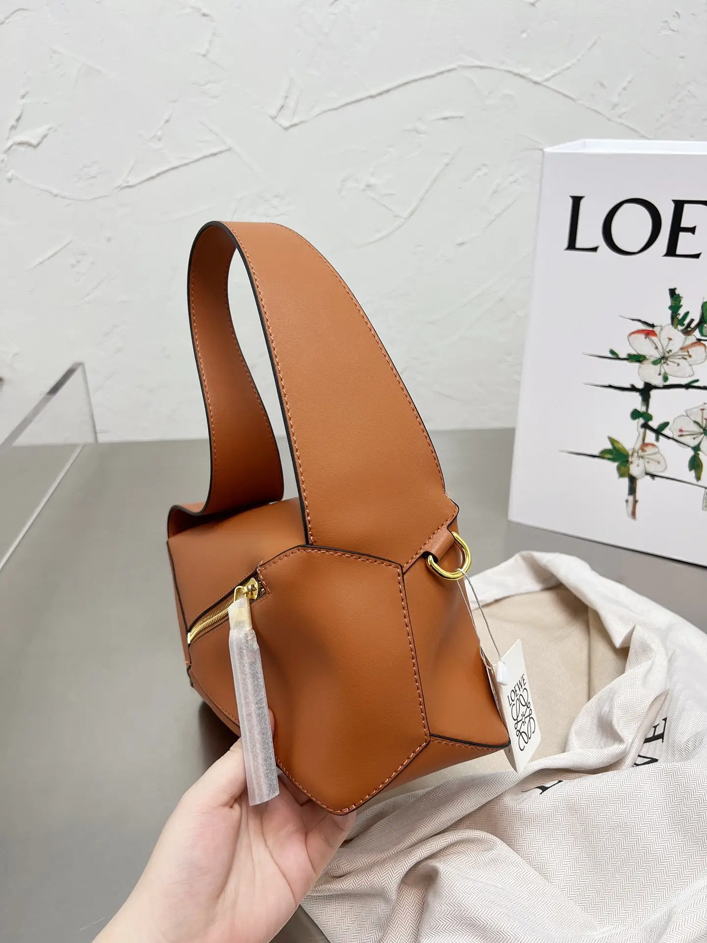 LOEWE-PUZZLE-HOBO-BAG-IN-NAPPA-CALFSKIN-WARM-DESERT-A510J67X01-2586_4 LOEWE PUZZLE HOBO BAG IN NAPPA CALFSKIN WARM DESERT A510J67X01 2586 4