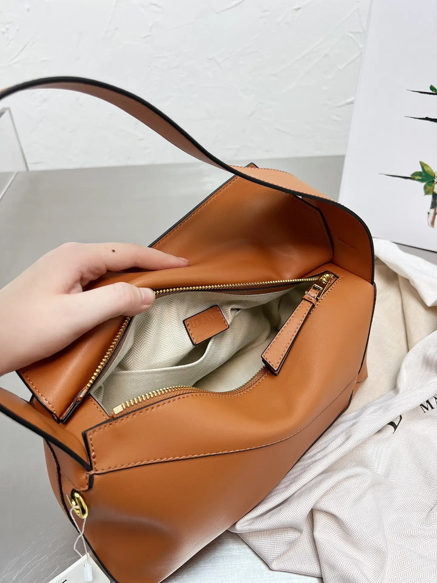 LOEWE-PUZZLE-HOBO-BAG-IN-NAPPA-CALFSKIN-WARM-DESERT-A510J67X01-2586_6 LOEWE PUZZLE HOBO BAG IN NAPPA CALFSKIN WARM DESERT A510J67X01 2586 6