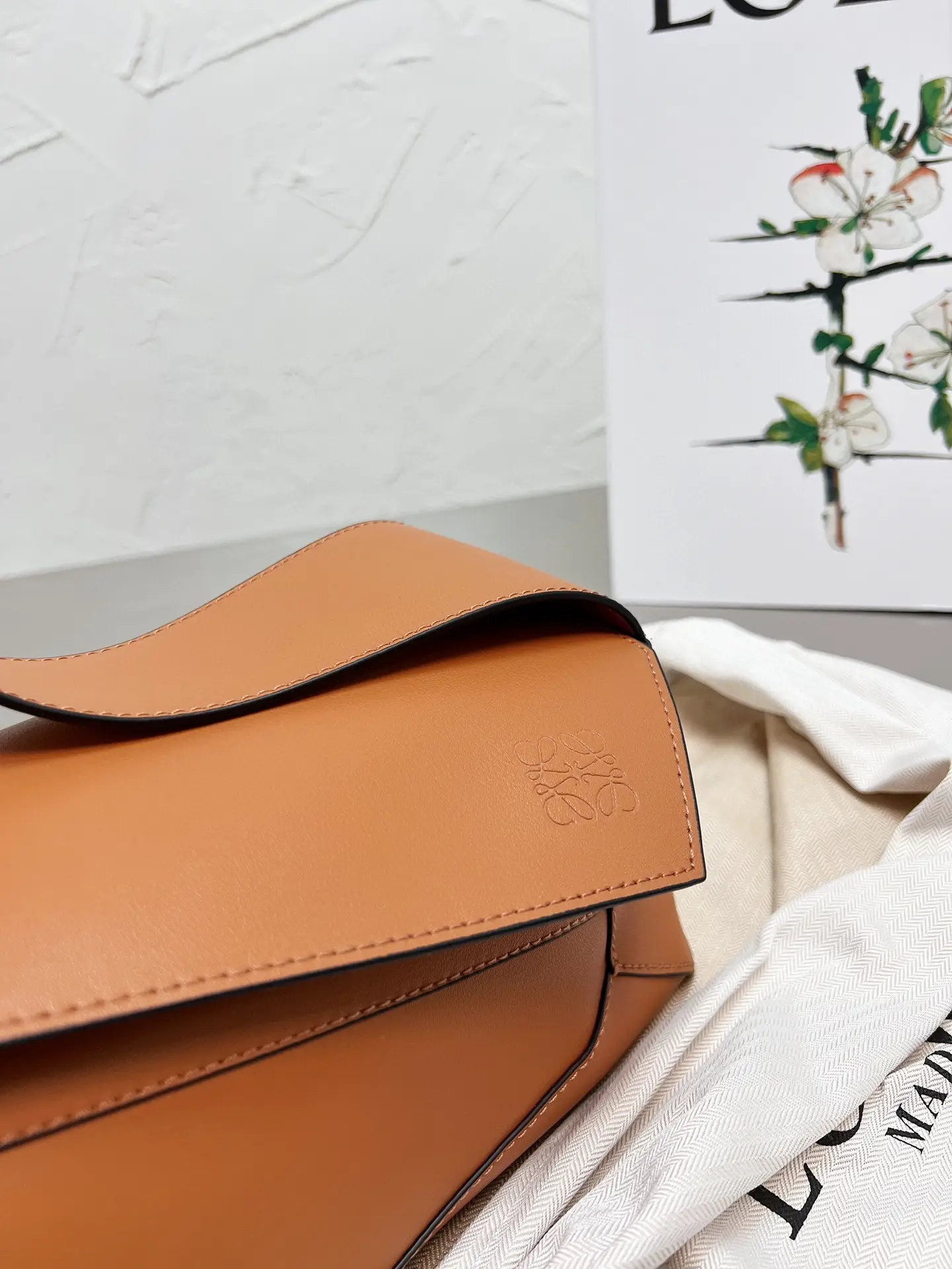 LOEWE-PUZZLE-HOBO-BAG-IN-NAPPA-CALFSKIN-WARM-DESERT-A510J67X01-2586_7 LOEWE PUZZLE HOBO BAG IN NAPPA CALFSKIN WARM DESERT A510J67X01 2586 7