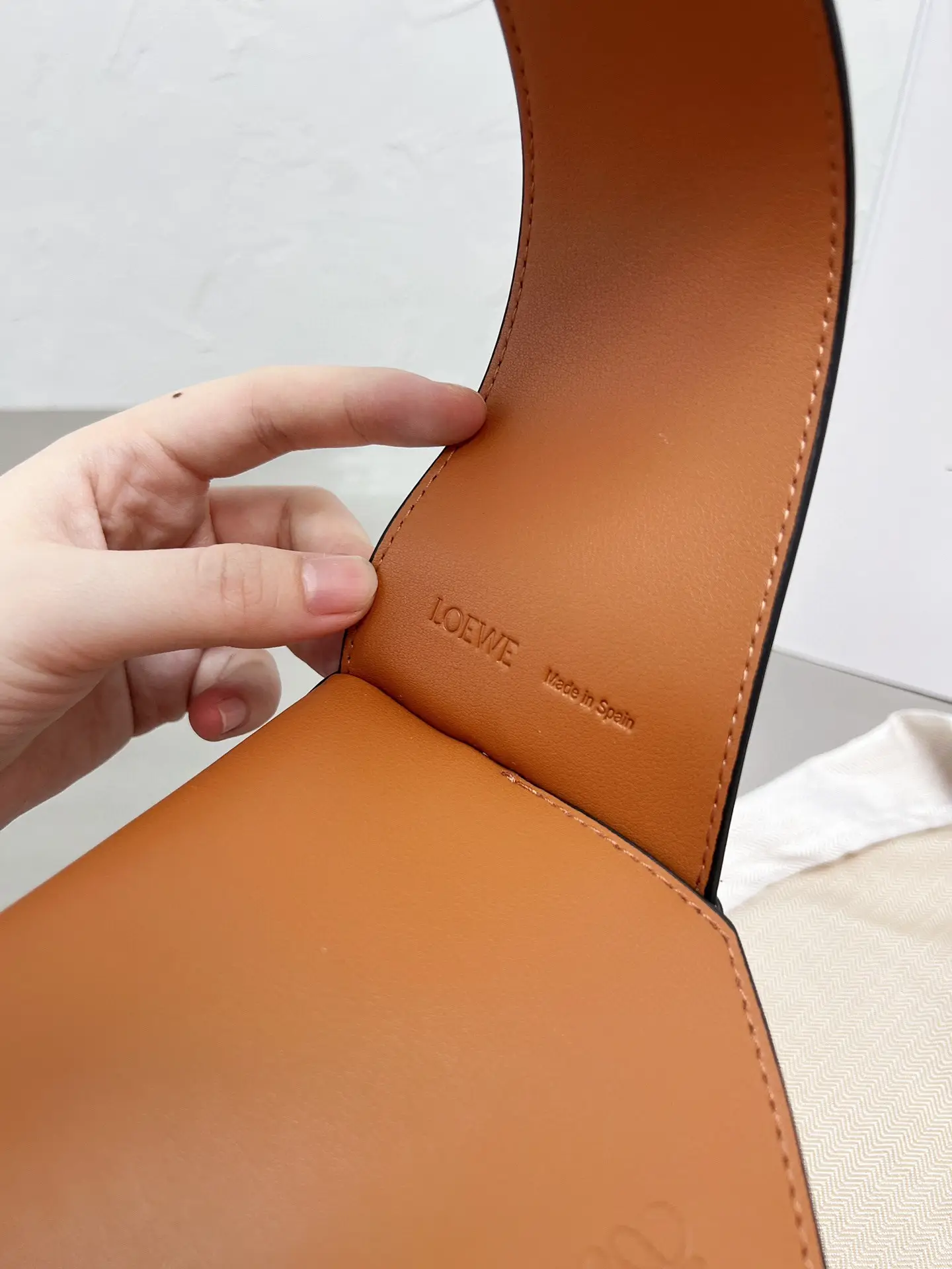 LOEWE-PUZZLE-HOBO-BAG-IN-NAPPA-CALFSKIN-WARM-DESERT-A510J67X01-2586_8 LOEWE PUZZLE HOBO BAG IN NAPPA CALFSKIN WARM DESERT A510J67X01 2586 8