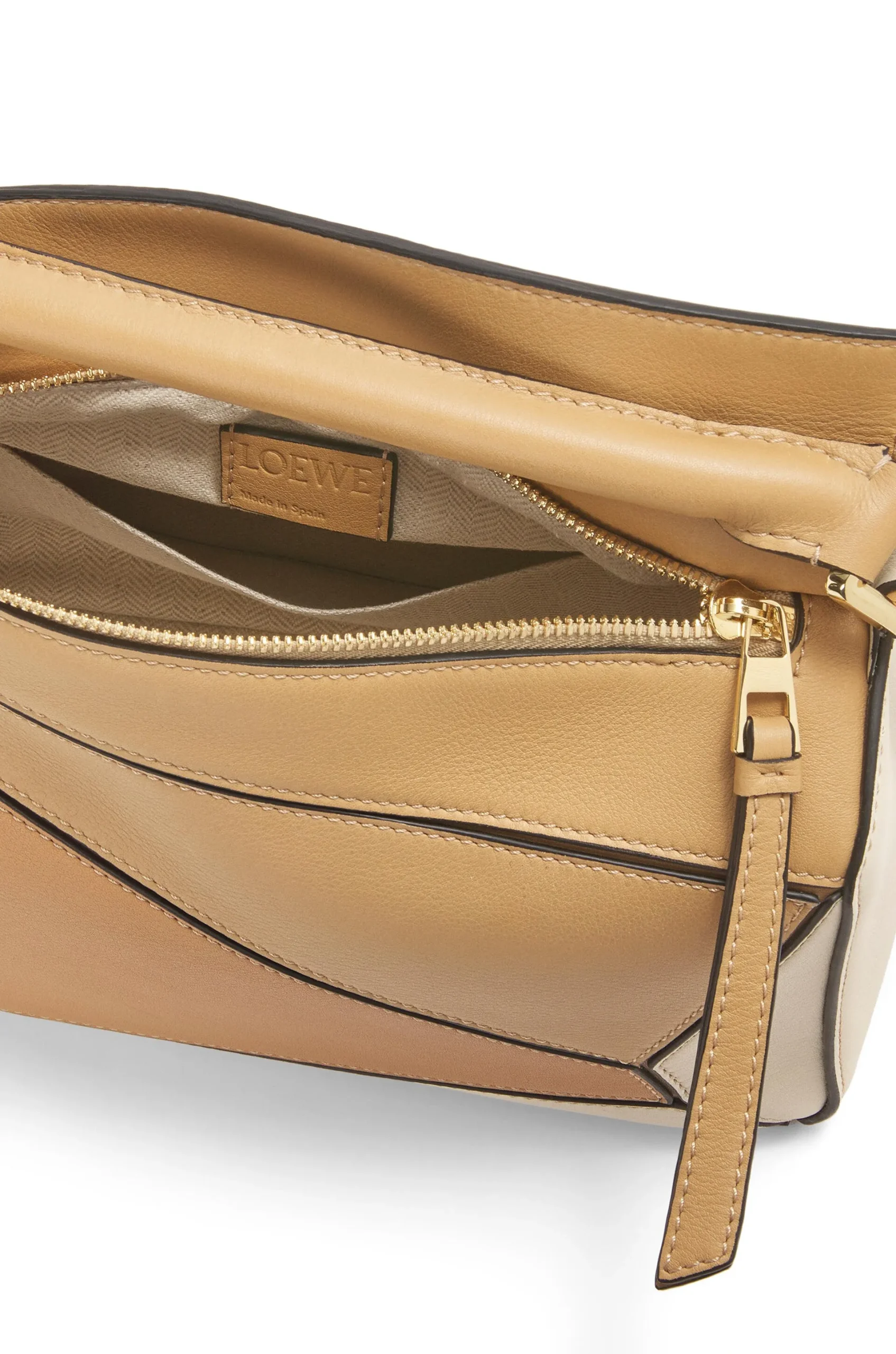 LOEWE-SMALL-PUZZLE-BAG-CLASSIC-CALFSKIN-DUNE-WARM-DESERT-A510S21X55-2451_4 LOEWE SMALL PUZZLE BAG CLASSIC CALFSKIN DUNE WARM DESERT A510S21X55 2451 4 scaled