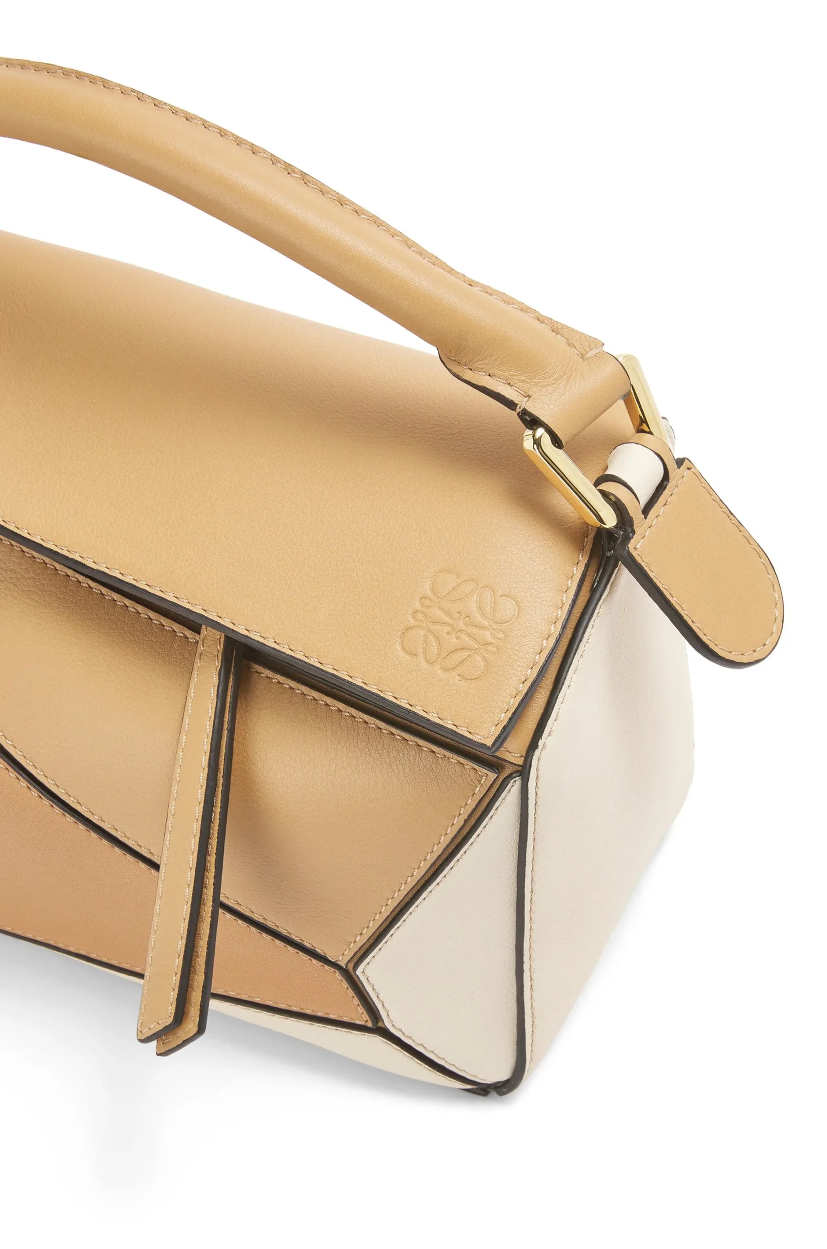 LOEWE-SMALL-PUZZLE-BAG-CLASSIC-CALFSKIN-DUNE-WARM-DESERT-A510S21X55-2451_5 LOEWE SMALL PUZZLE BAG CLASSIC CALFSKIN DUNE WARM DESERT A510S21X55 2451 5 scaled