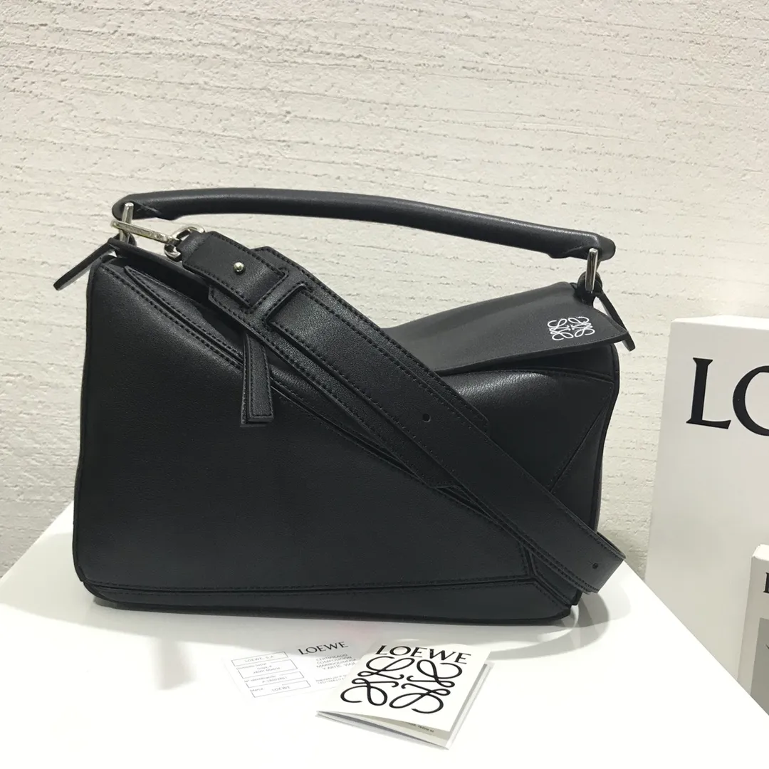 LOEWE-SMALL-PUZZLE-BAG-IN-CLASSIC-CALFSKIN-BLACK-322.30.S21-1100_01 LOEWE SMALL PUZZLE BAG IN CLASSIC CALFSKIN BLACK 322.30.S21 1100 01