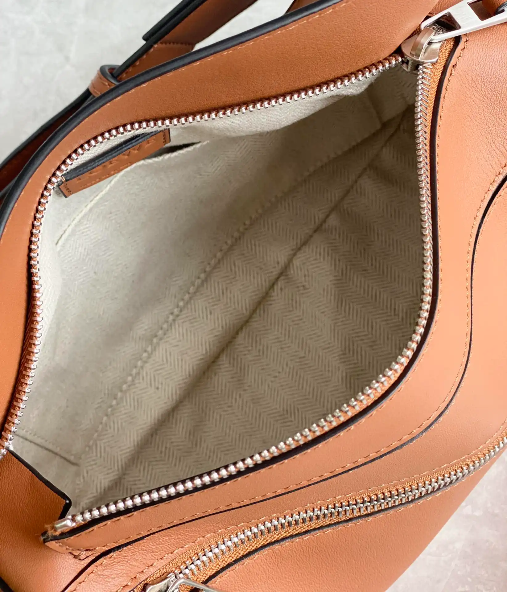 LOEWE-SMALL-PUZZLE-BUMBAG-IN-CLASSIC-CALFSKIN-TAN-B510P35X09-2530_05 LOEWE SMALL PUZZLE BUMBAG IN CLASSIC CALFSKIN TAN B510P35X09 2530 05